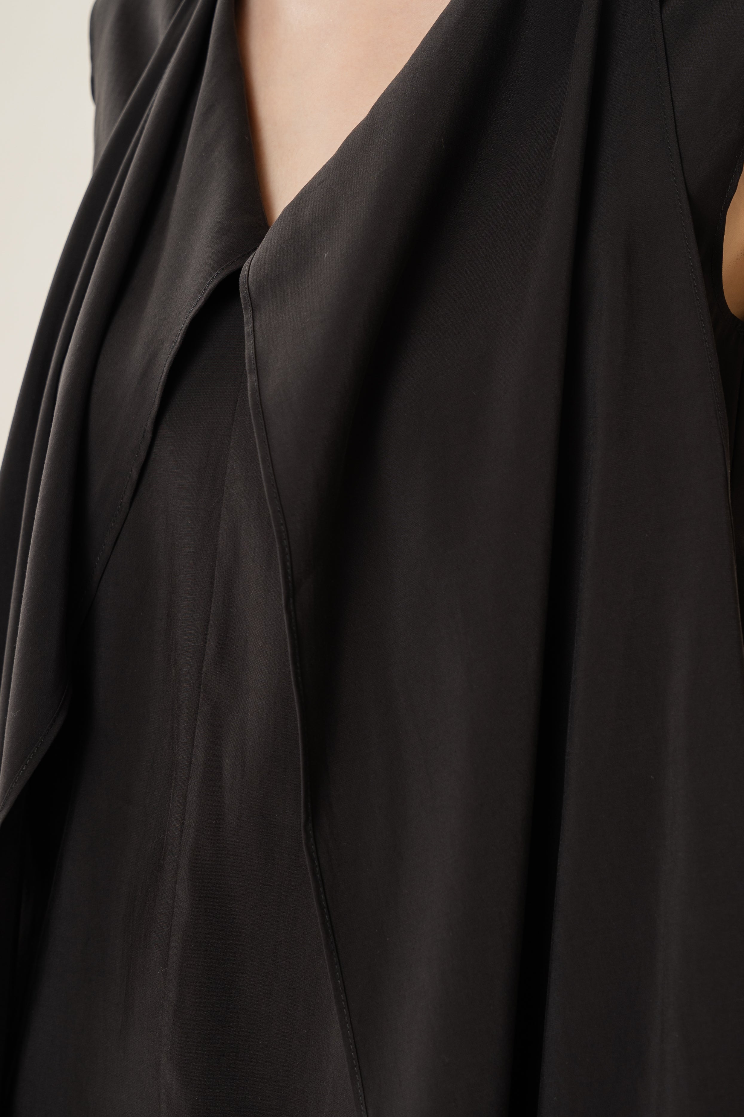 Draped Sash V-Neck Sleeveeless Blouse in Black