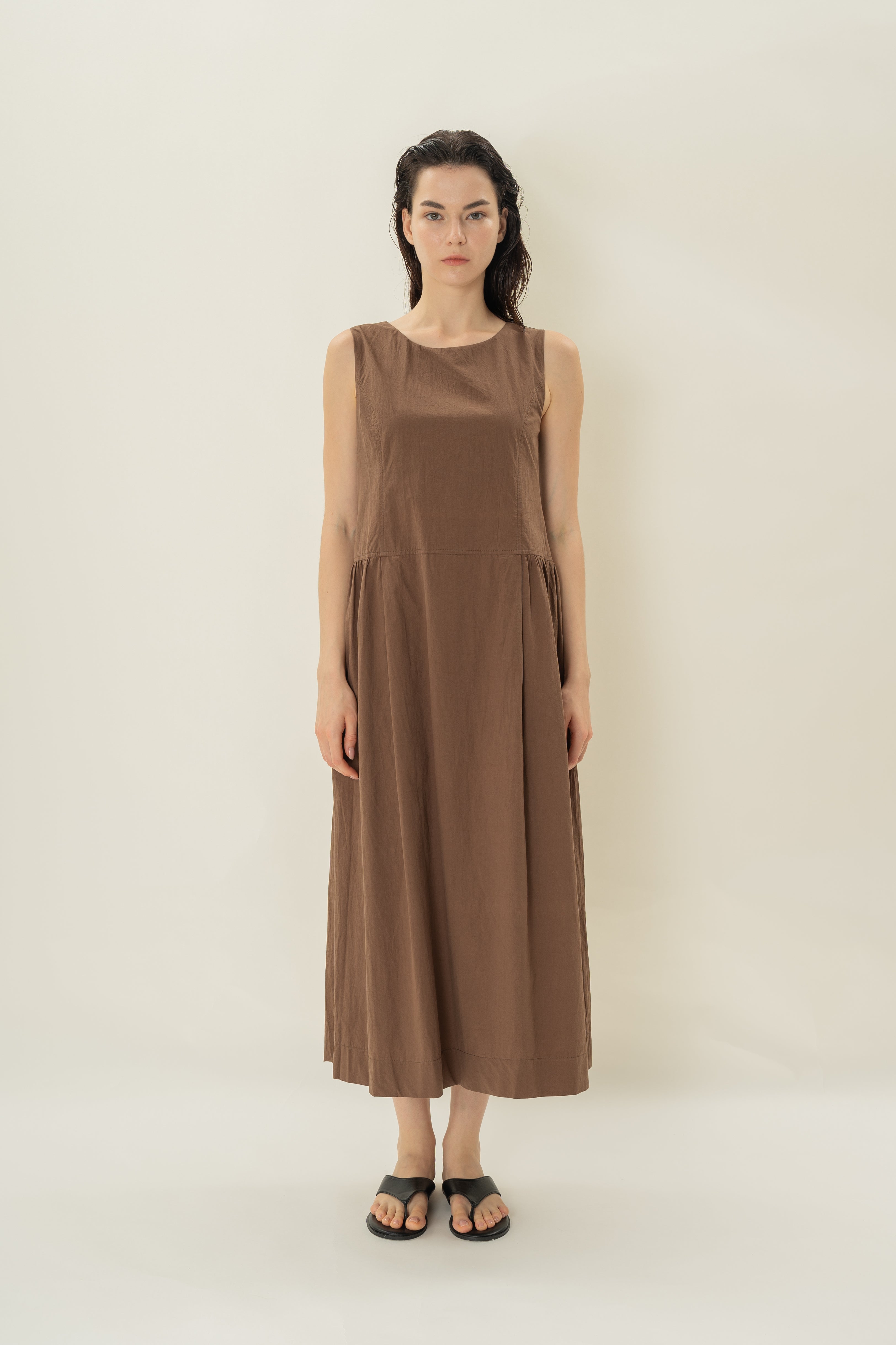 Cotton Poplin Sleeveless Dress in Toffee