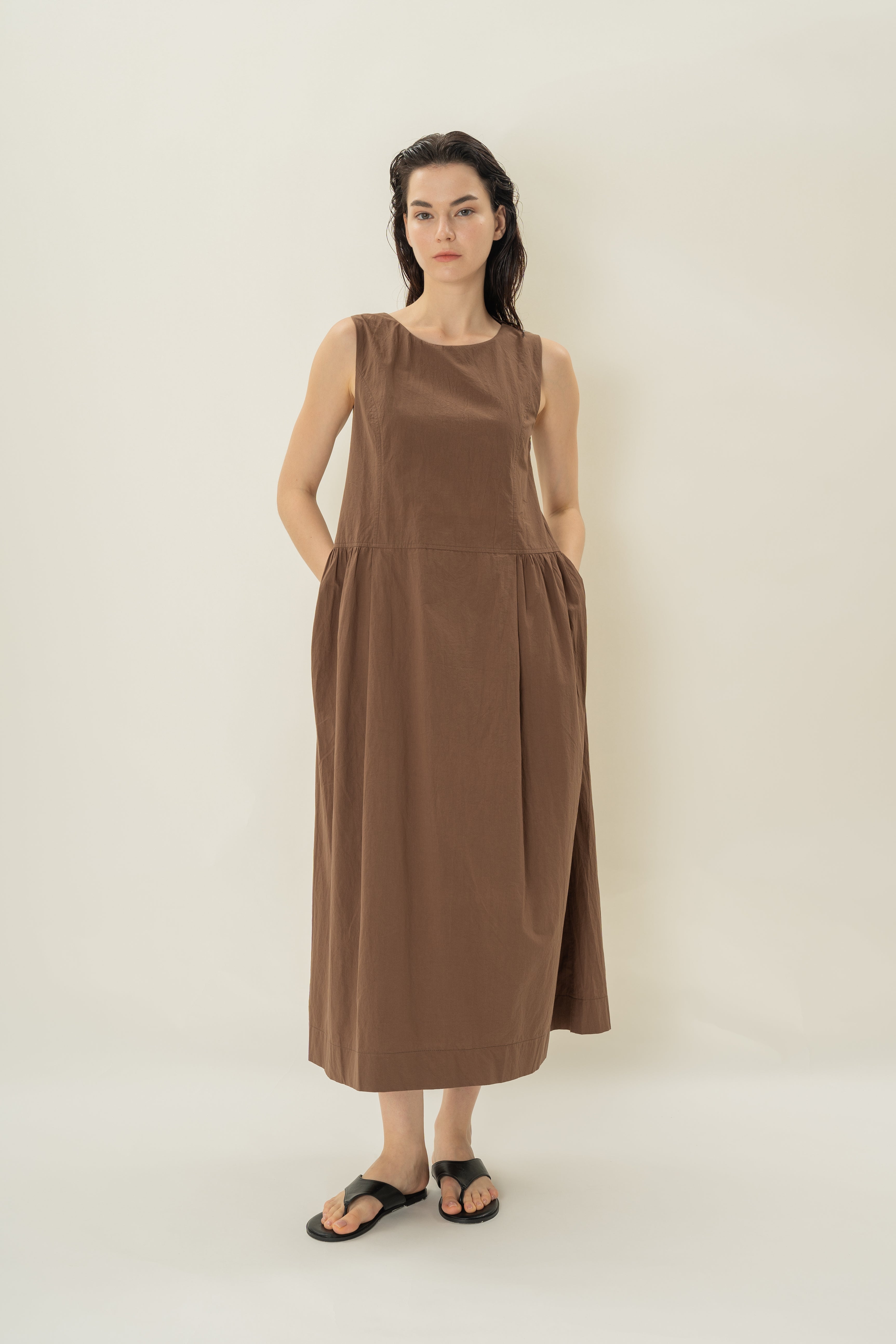 Cotton Poplin Sleeveless Dress in Toffee
