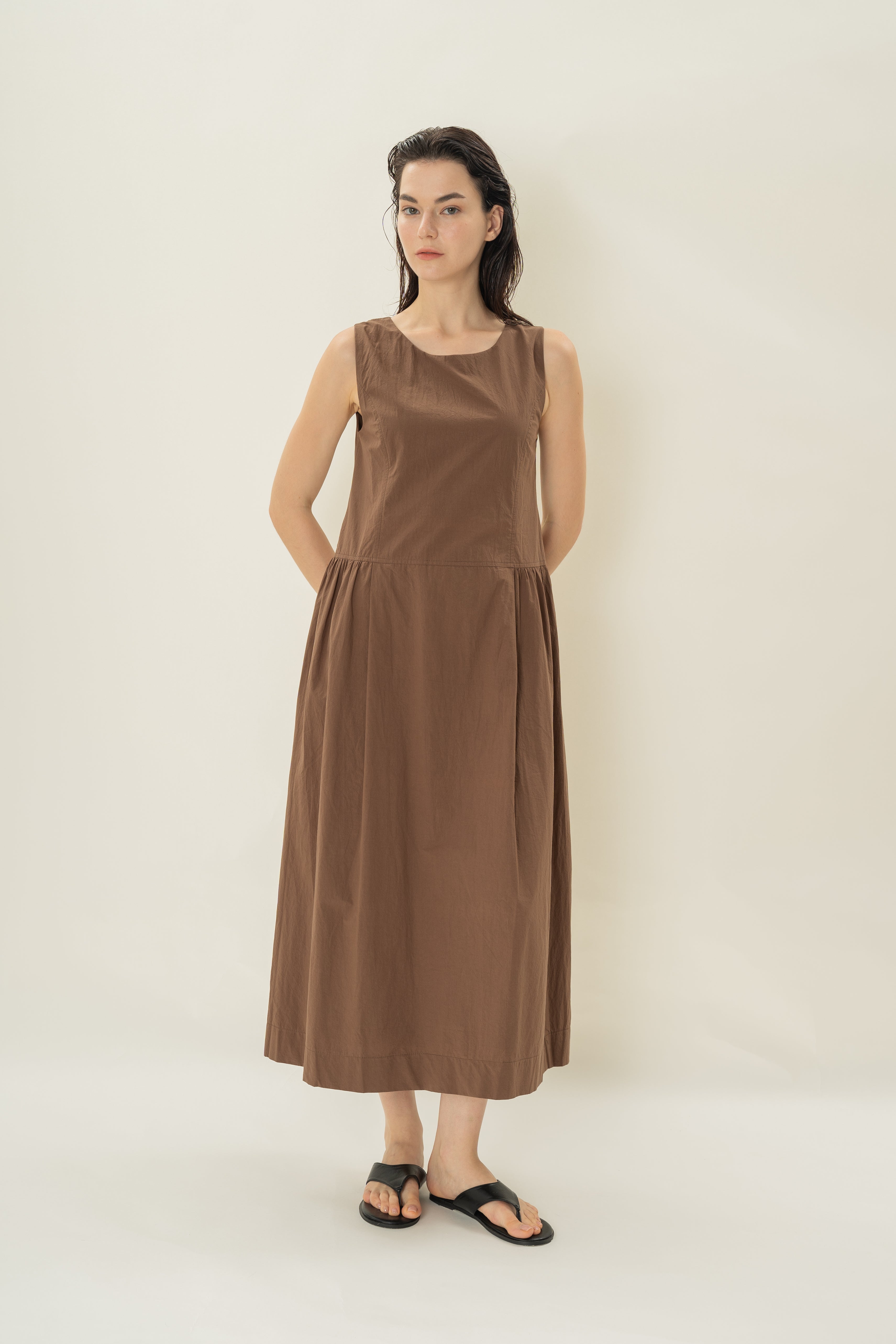 Cotton Poplin Sleeveless Dress in Toffee