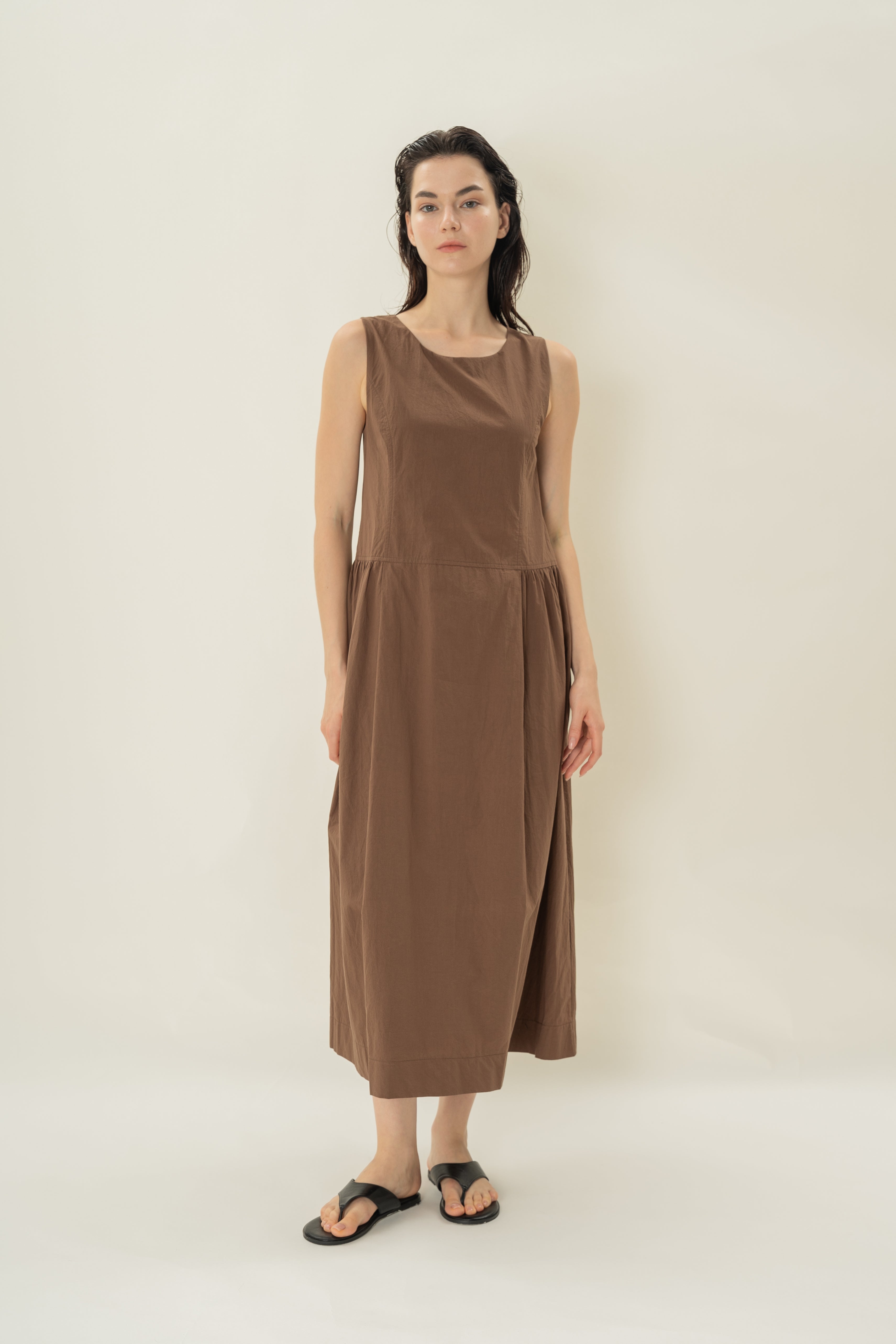 Cotton Poplin Sleeveless Dress in Toffee