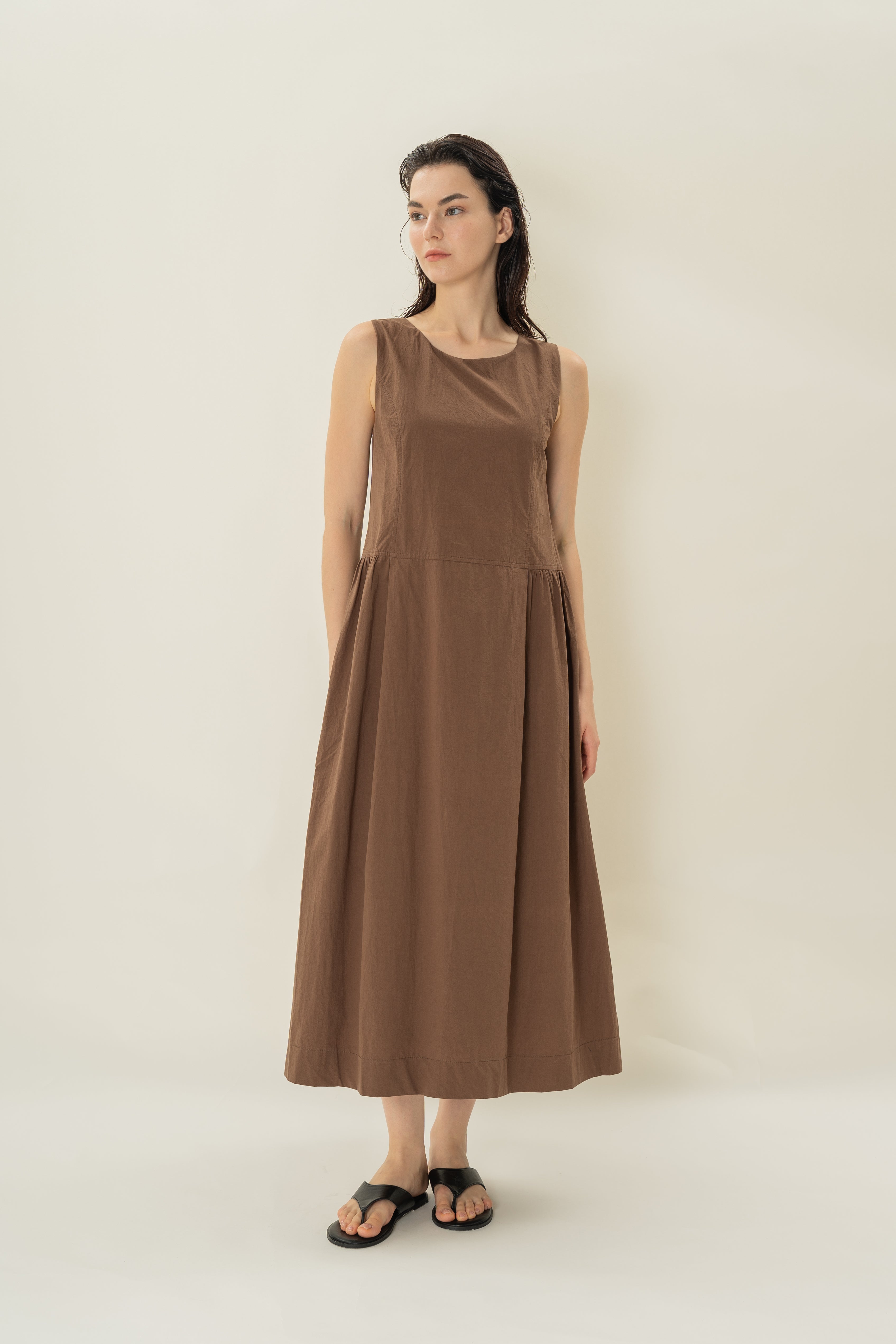 Cotton Poplin Sleeveless Dress in Toffee