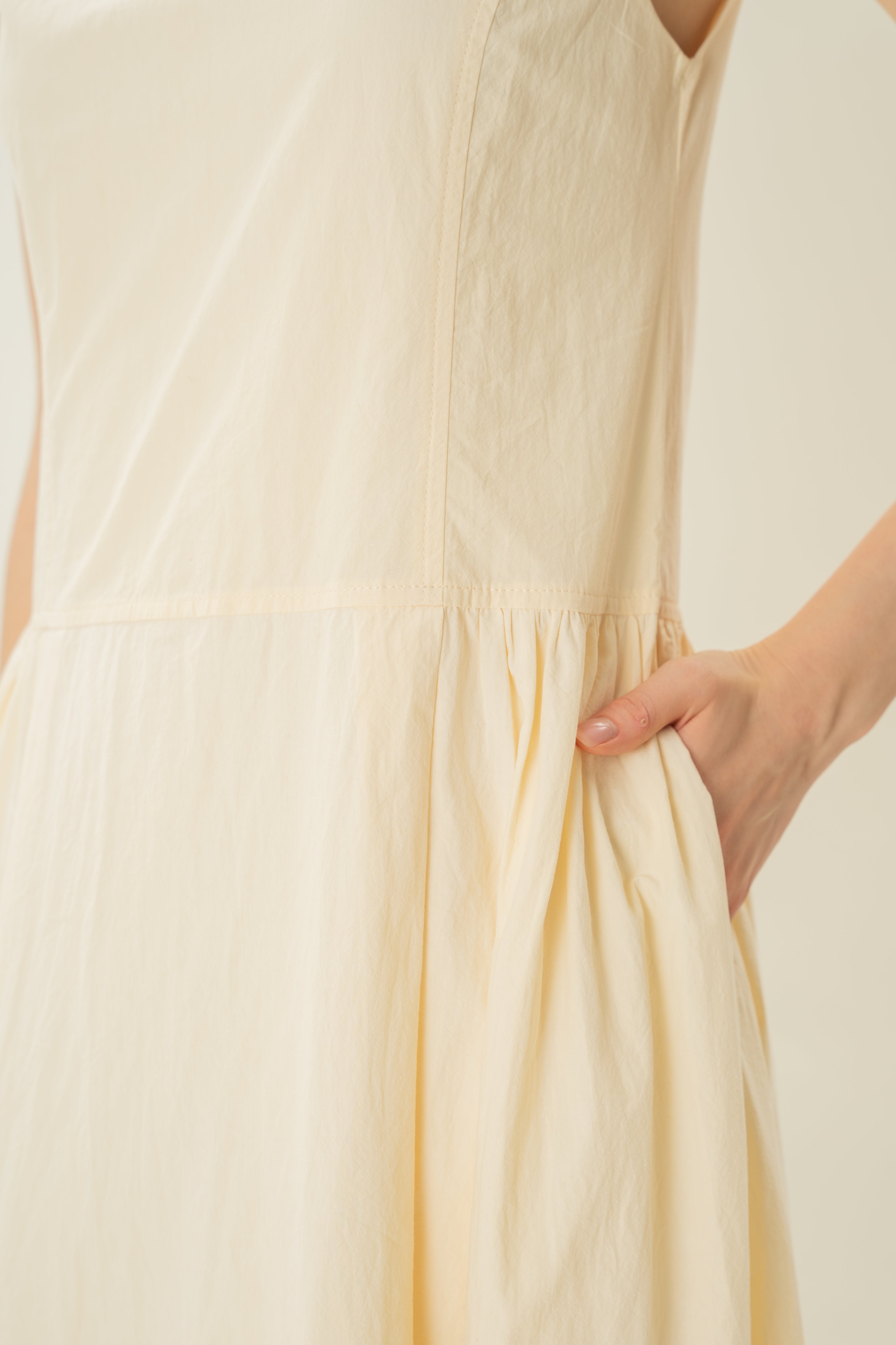 Cotton Poplin Sleeveless Dress in Eggnog