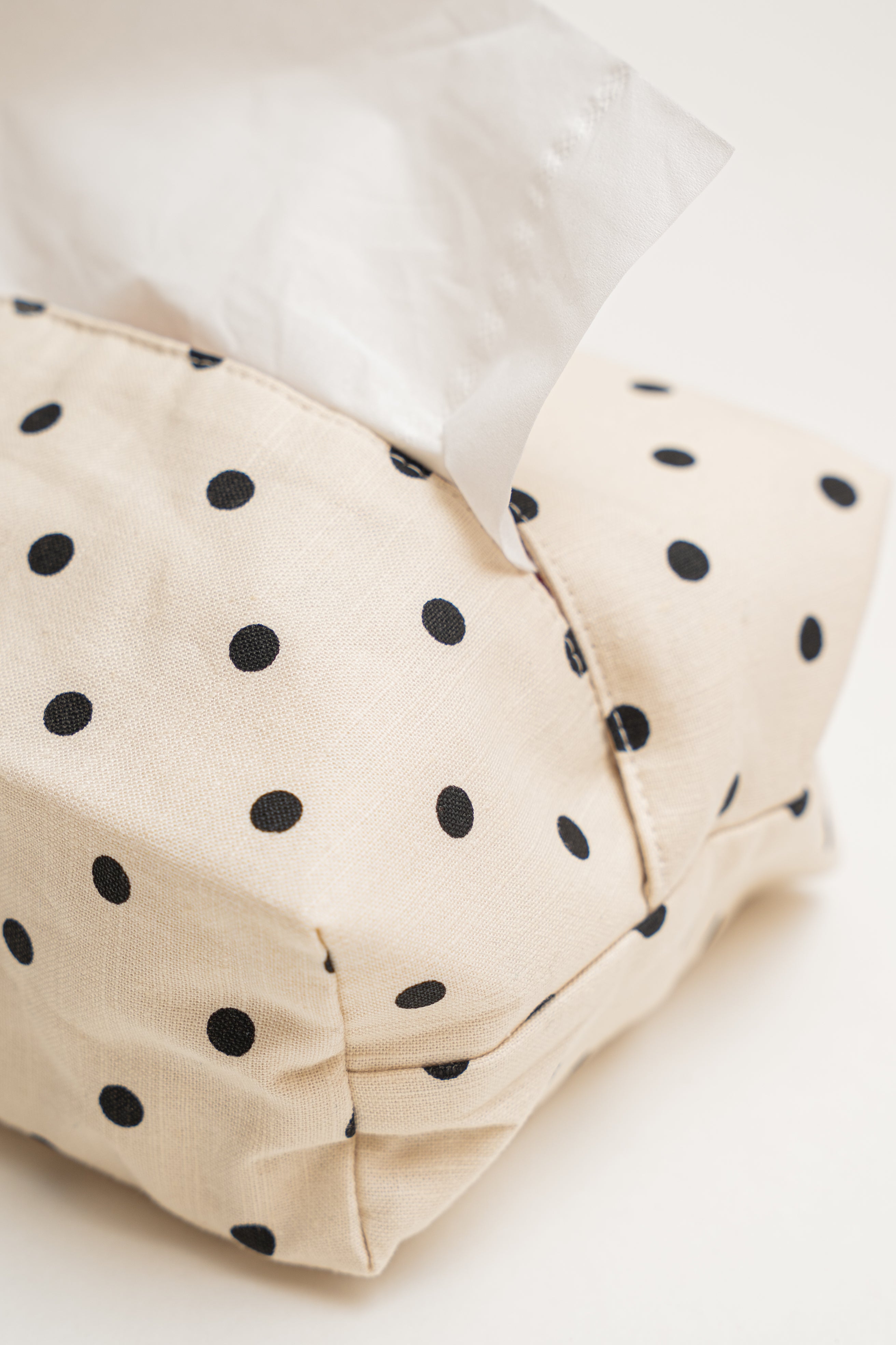 Tissue Holder in Polka Dot Ivory