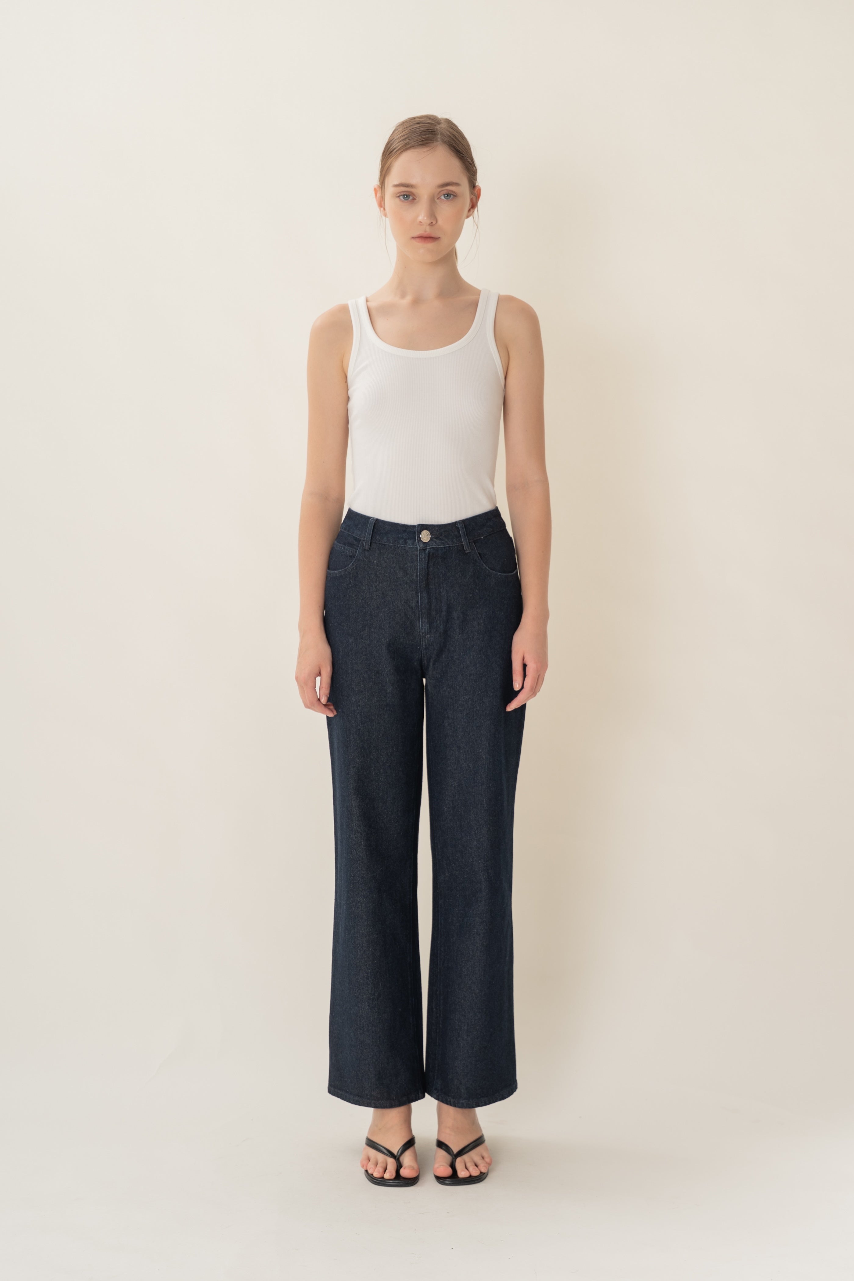 Studios Classic Straight Cut Jeans in Dark Wash