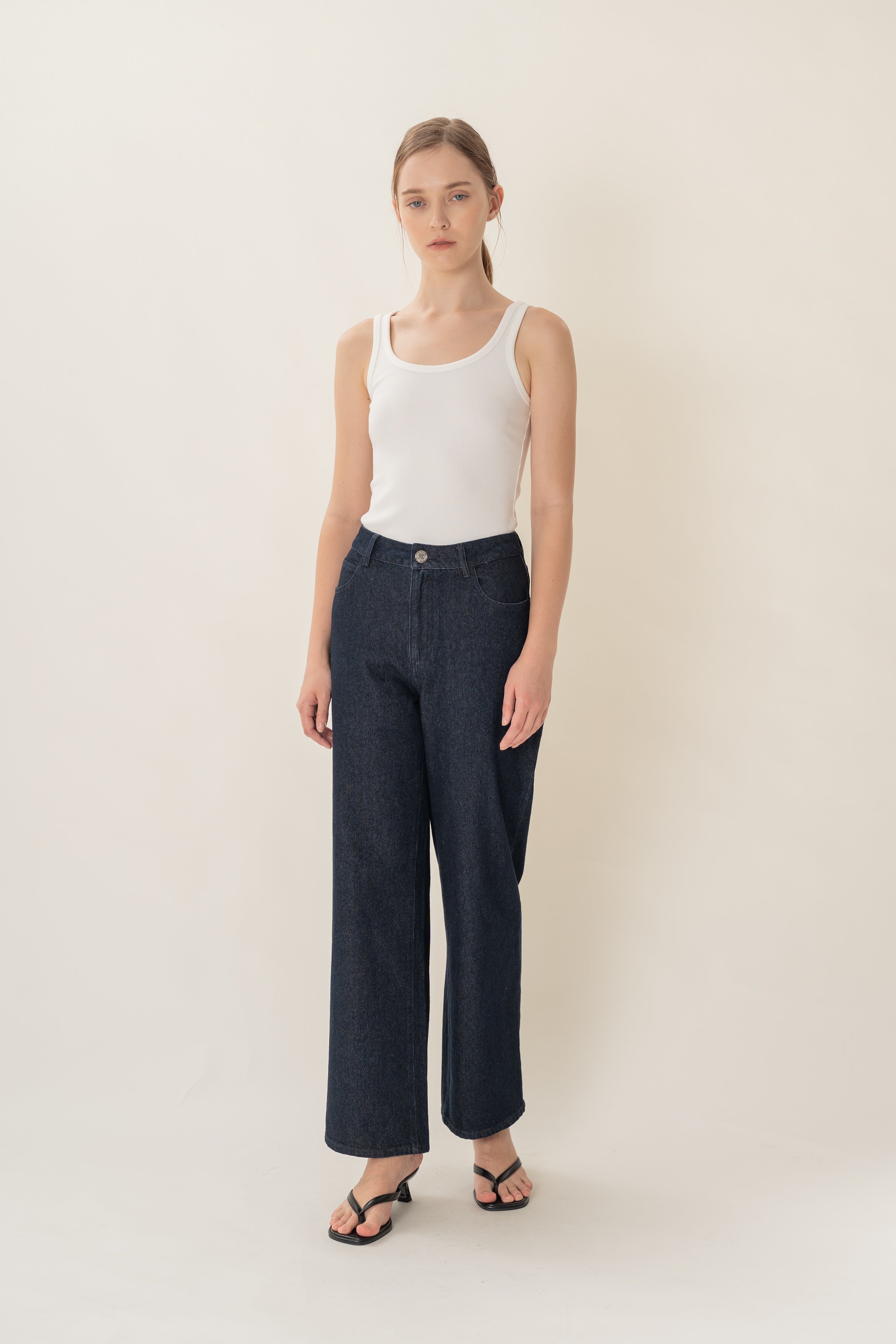 Studios Classic Straight Cut Jeans in Dark Wash