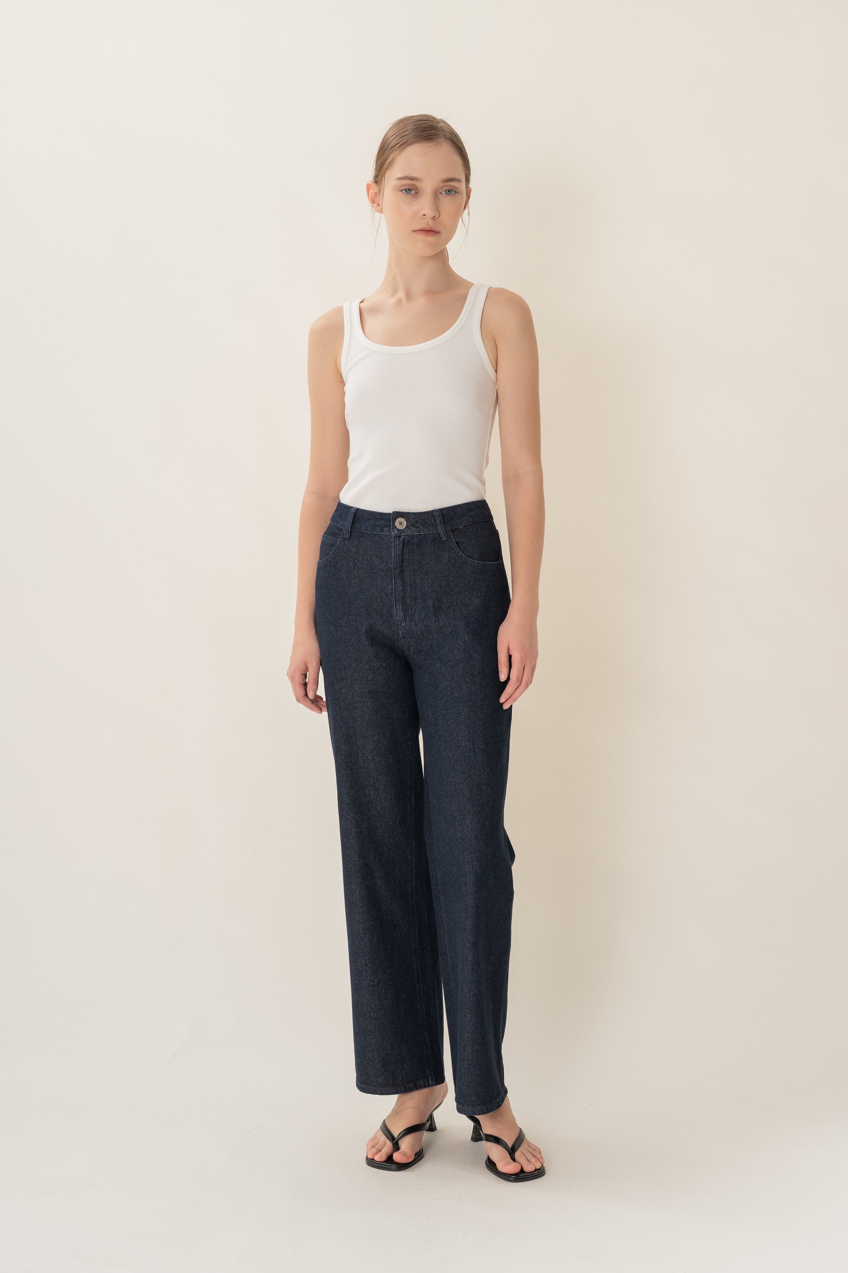 Studios Classic Straight Cut Jeans in Dark Wash