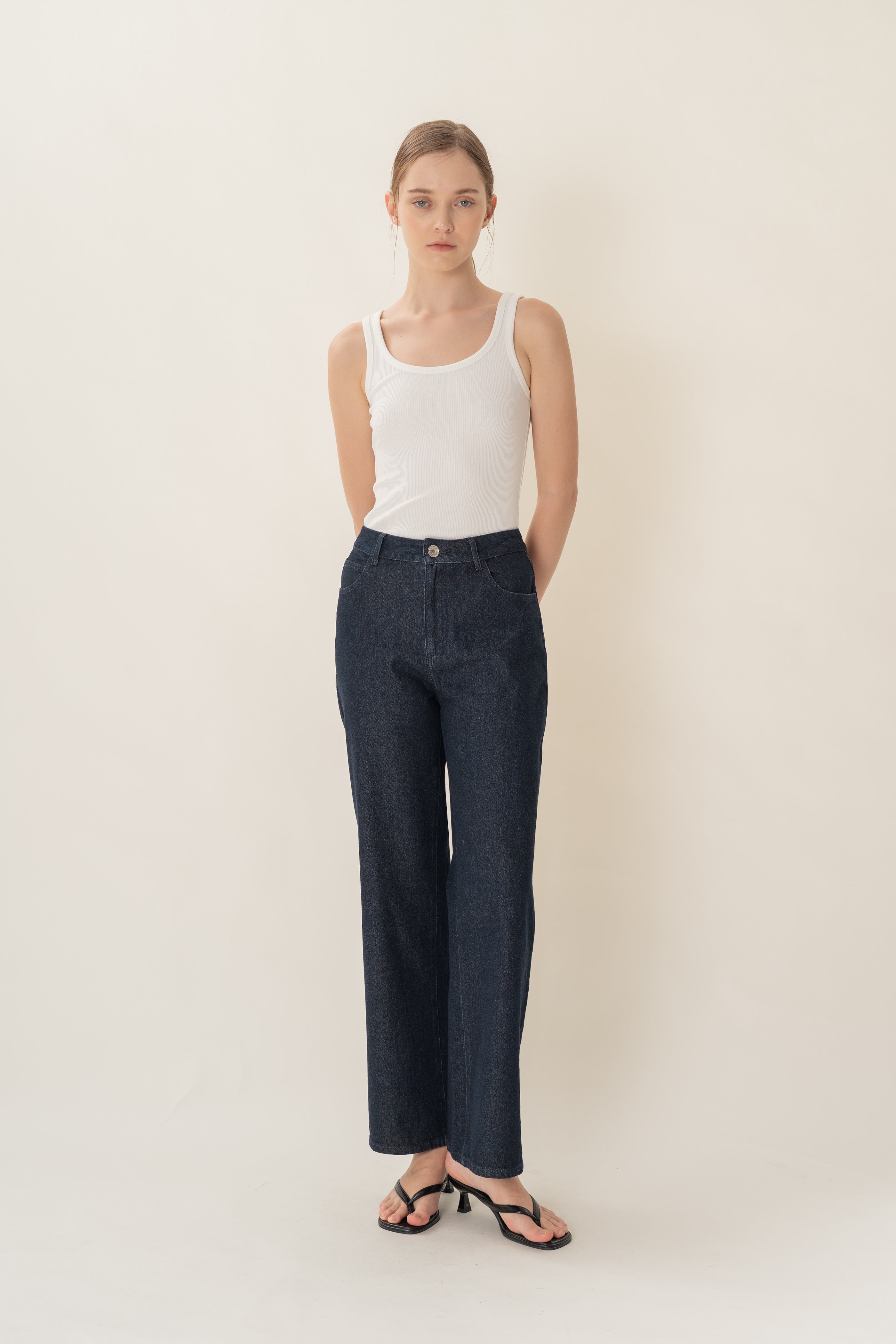 Studios Classic Straight Cut Jeans in Dark Wash