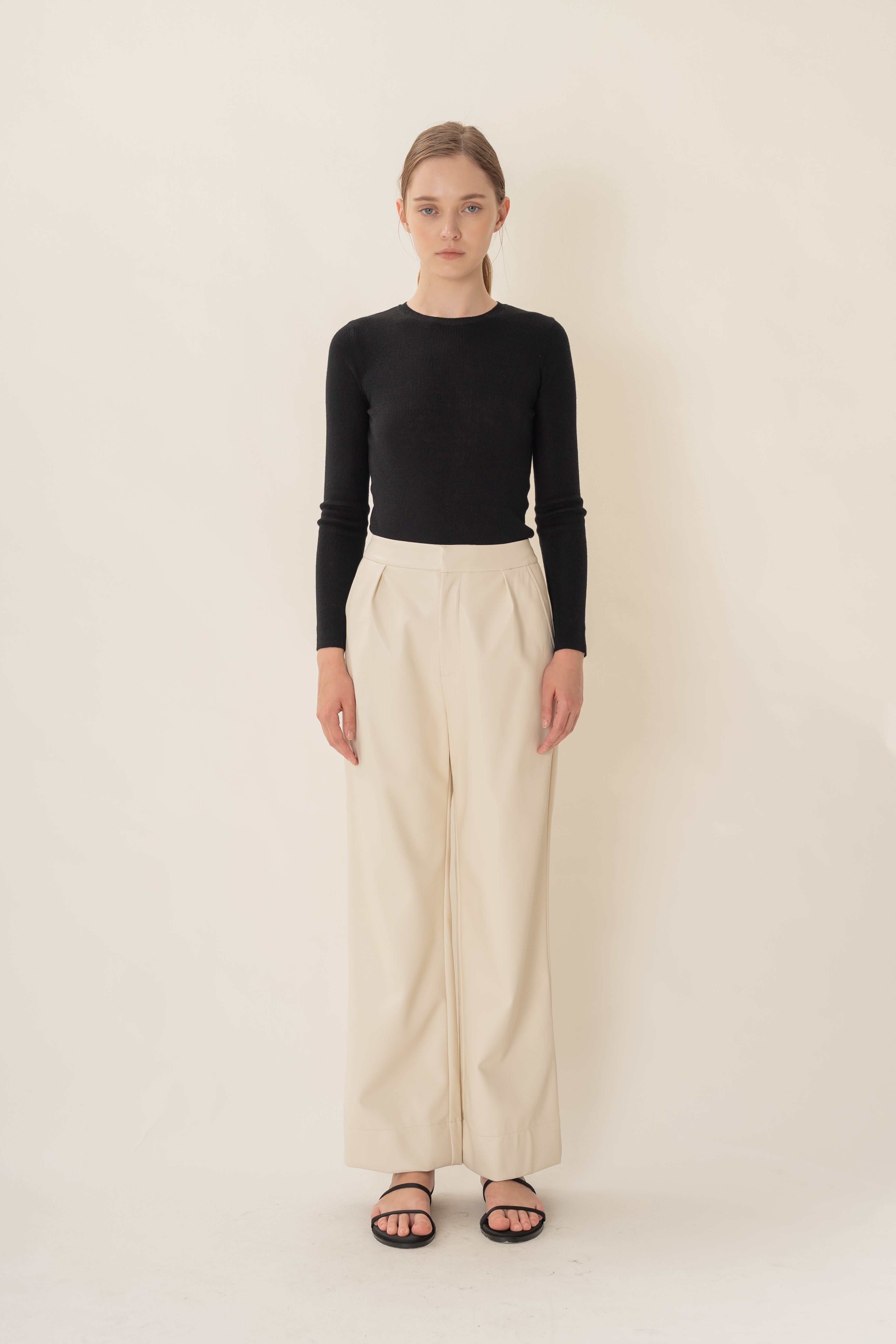 Round-Neck Fine Knit Sweater in Black