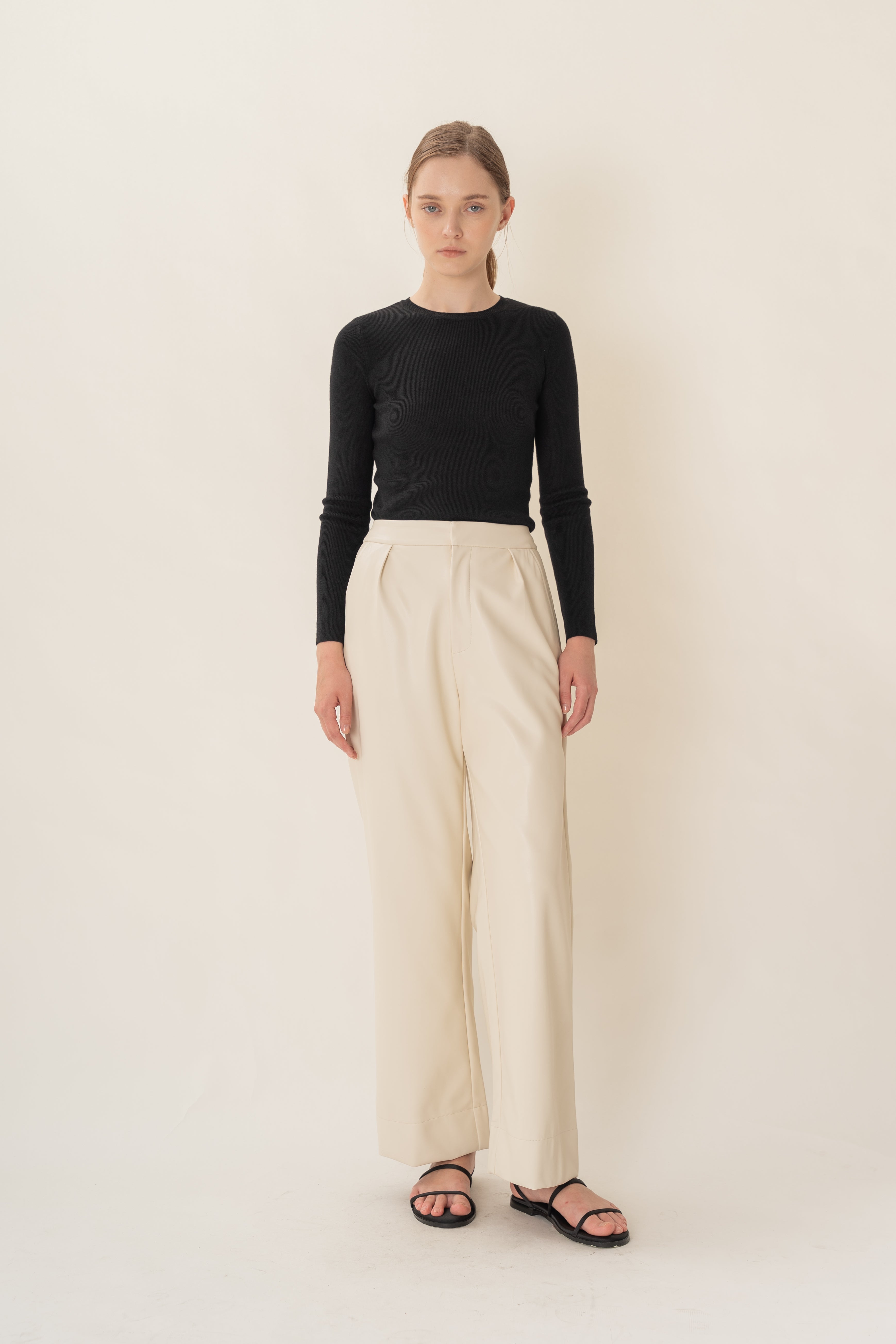 Round-Neck Fine Knit Sweater in Black