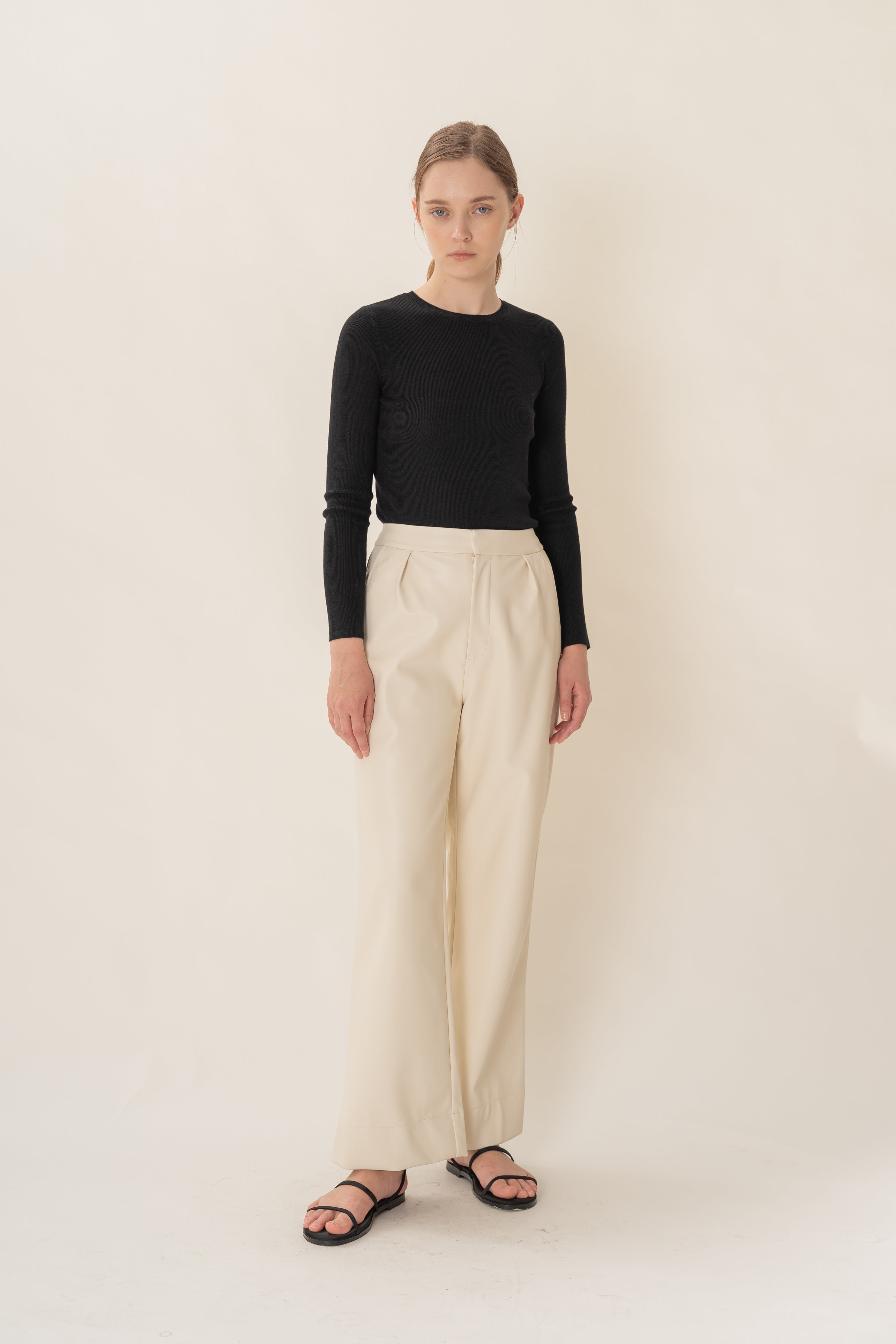 Round-Neck Fine Knit Sweater in Black