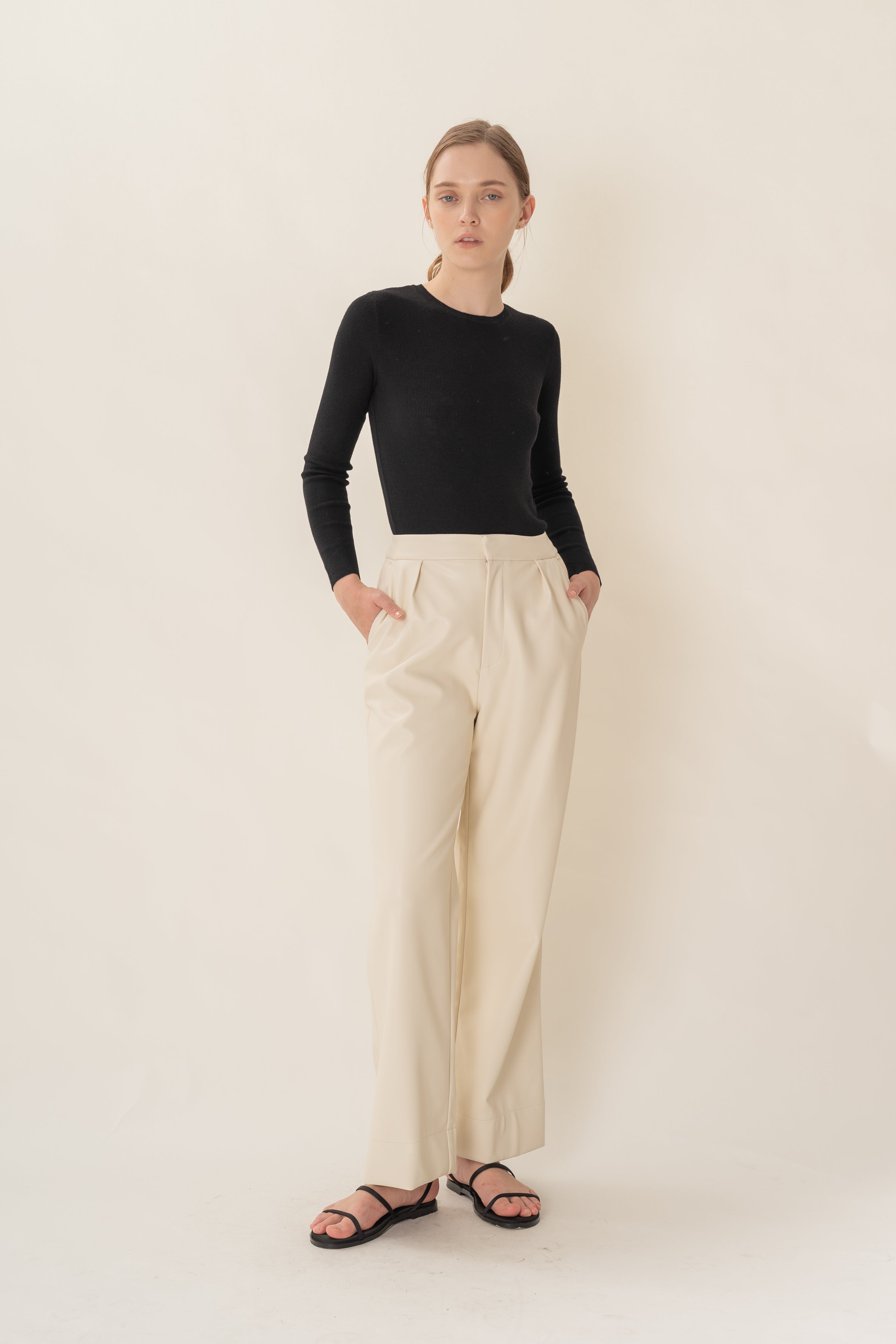 Round-Neck Fine Knit Sweater in Black