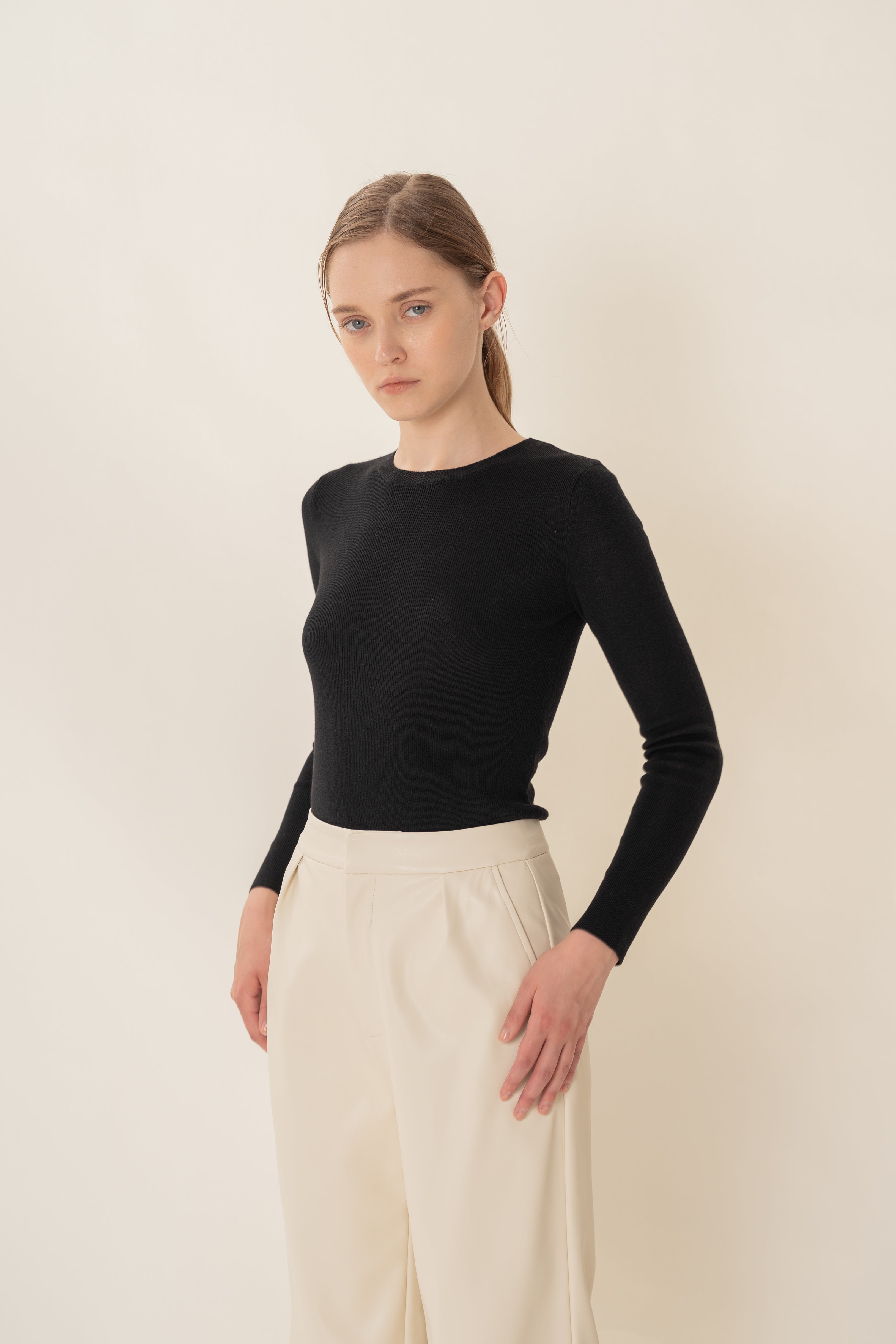 Round-Neck Fine Knit Sweater in Black