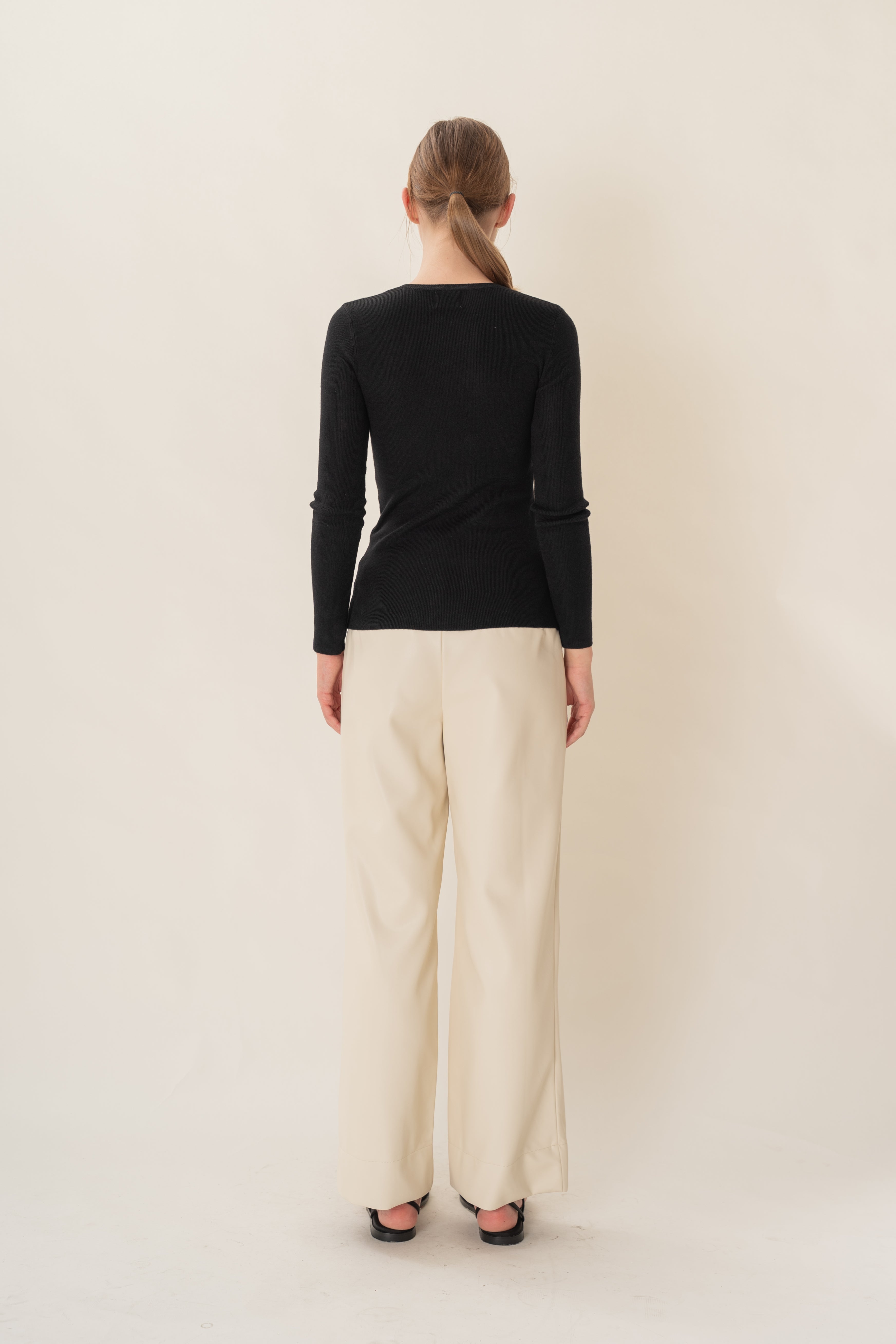 Round-Neck Fine Knit Sweater in Black