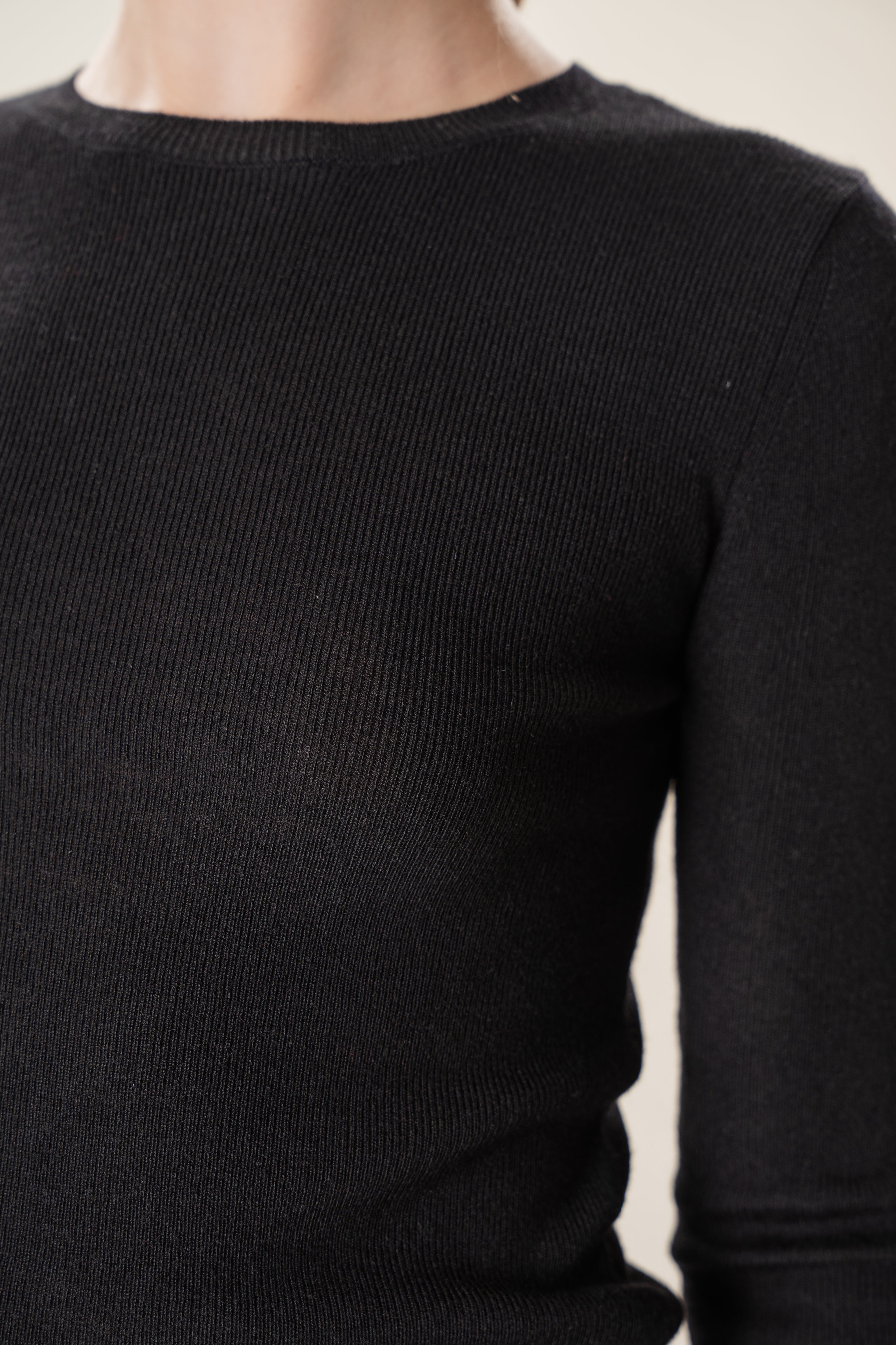Round-Neck Fine Knit Sweater in Black