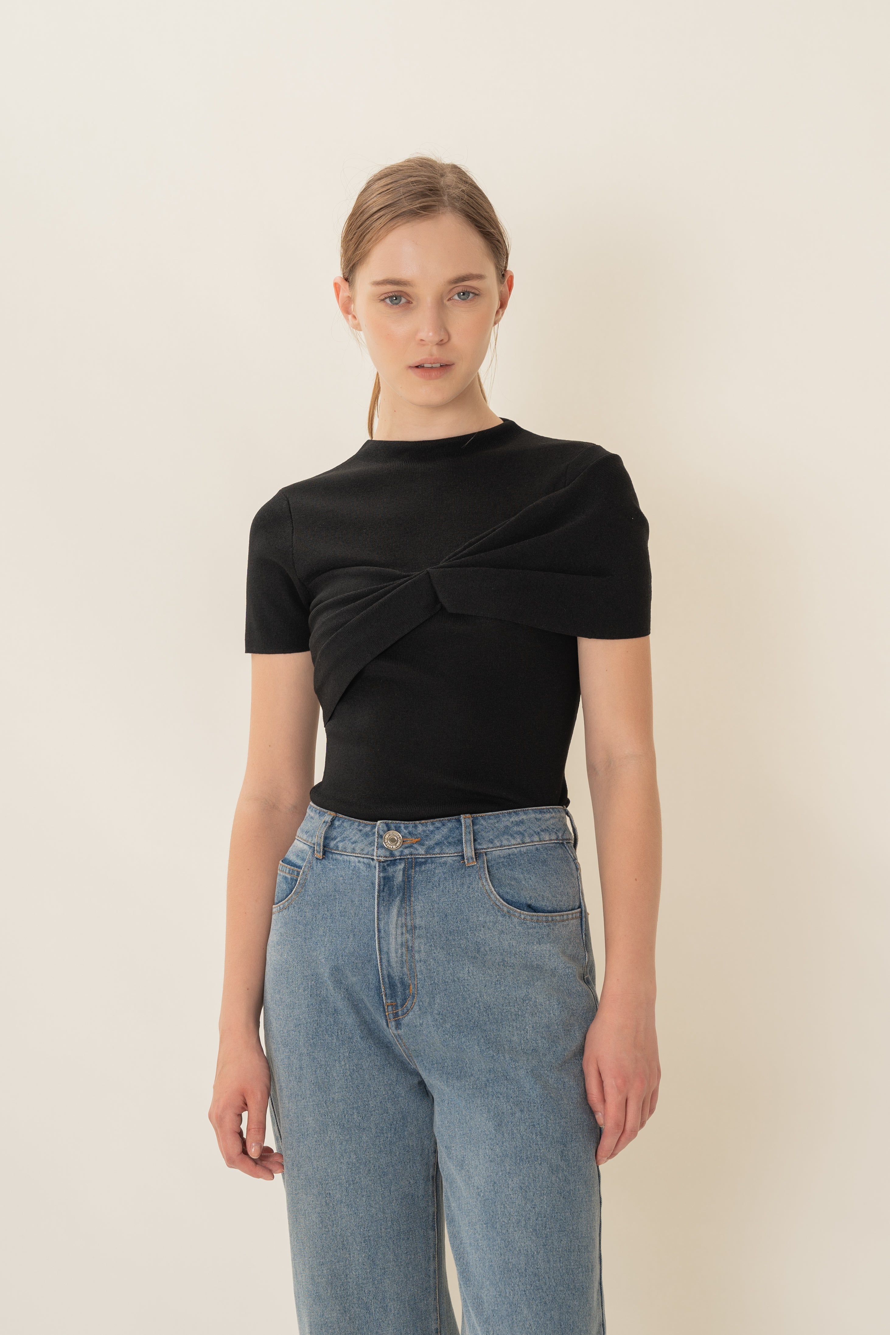 Knitted Top With Front Bow Detailing in Black