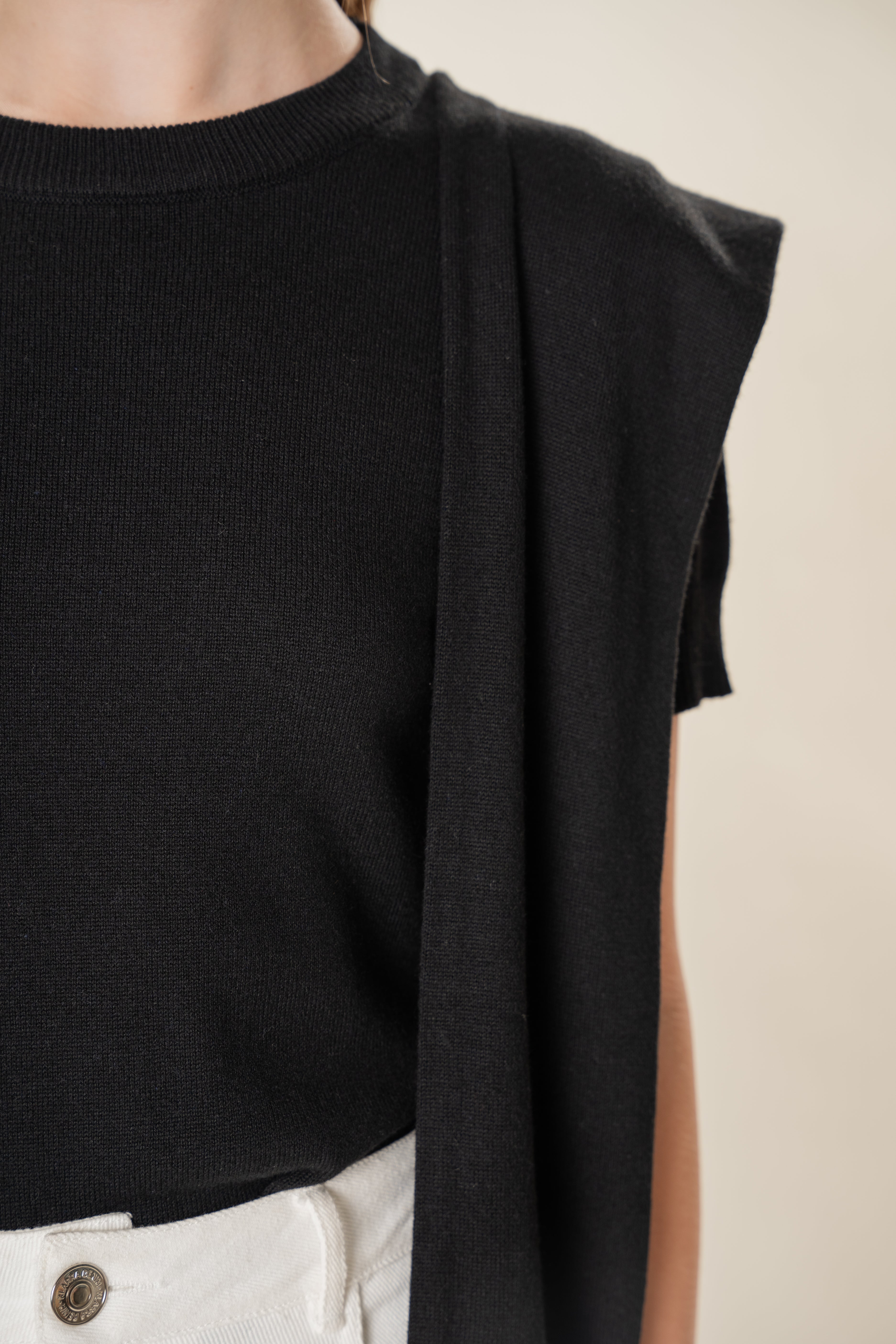 Two-Piece Knitted Short Sleeve Sweater in Black