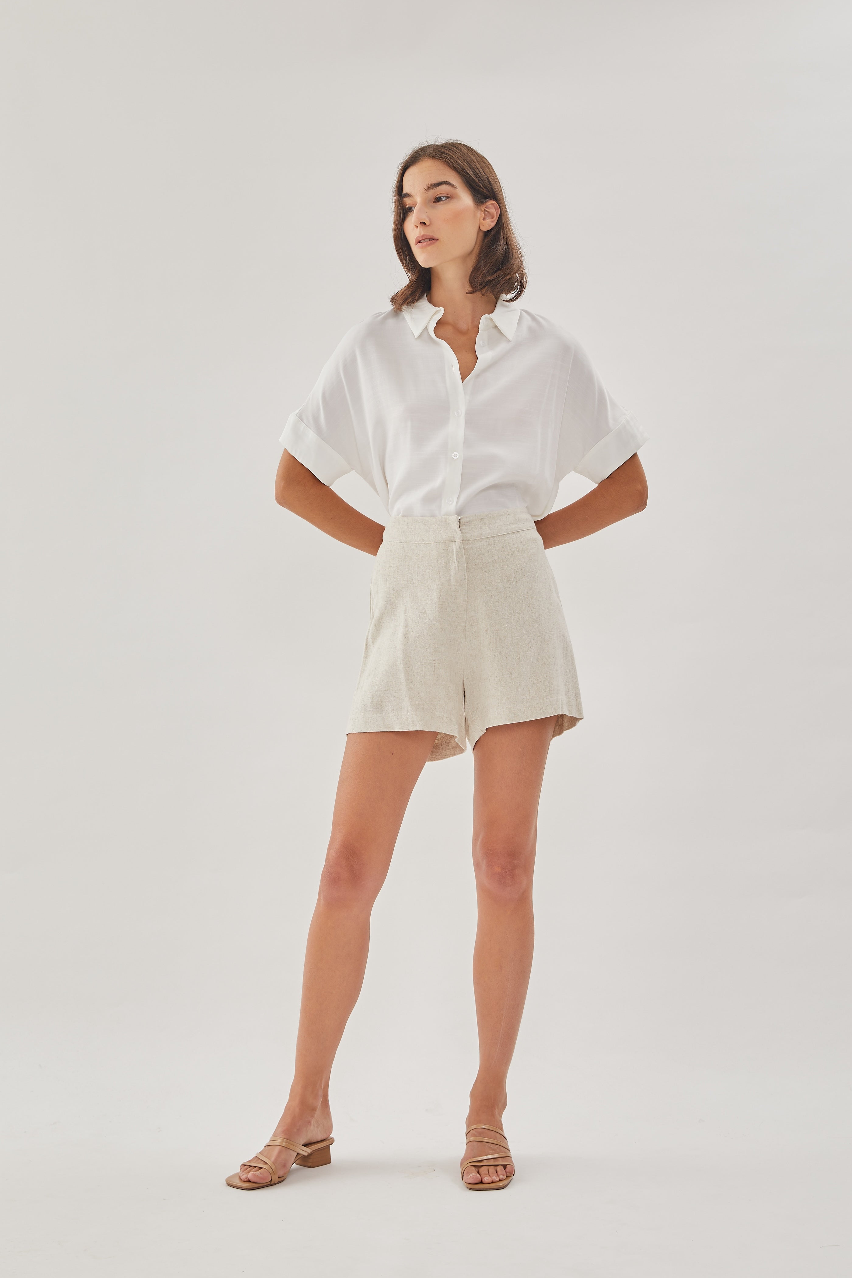 Linen Shorts in Oatmeal