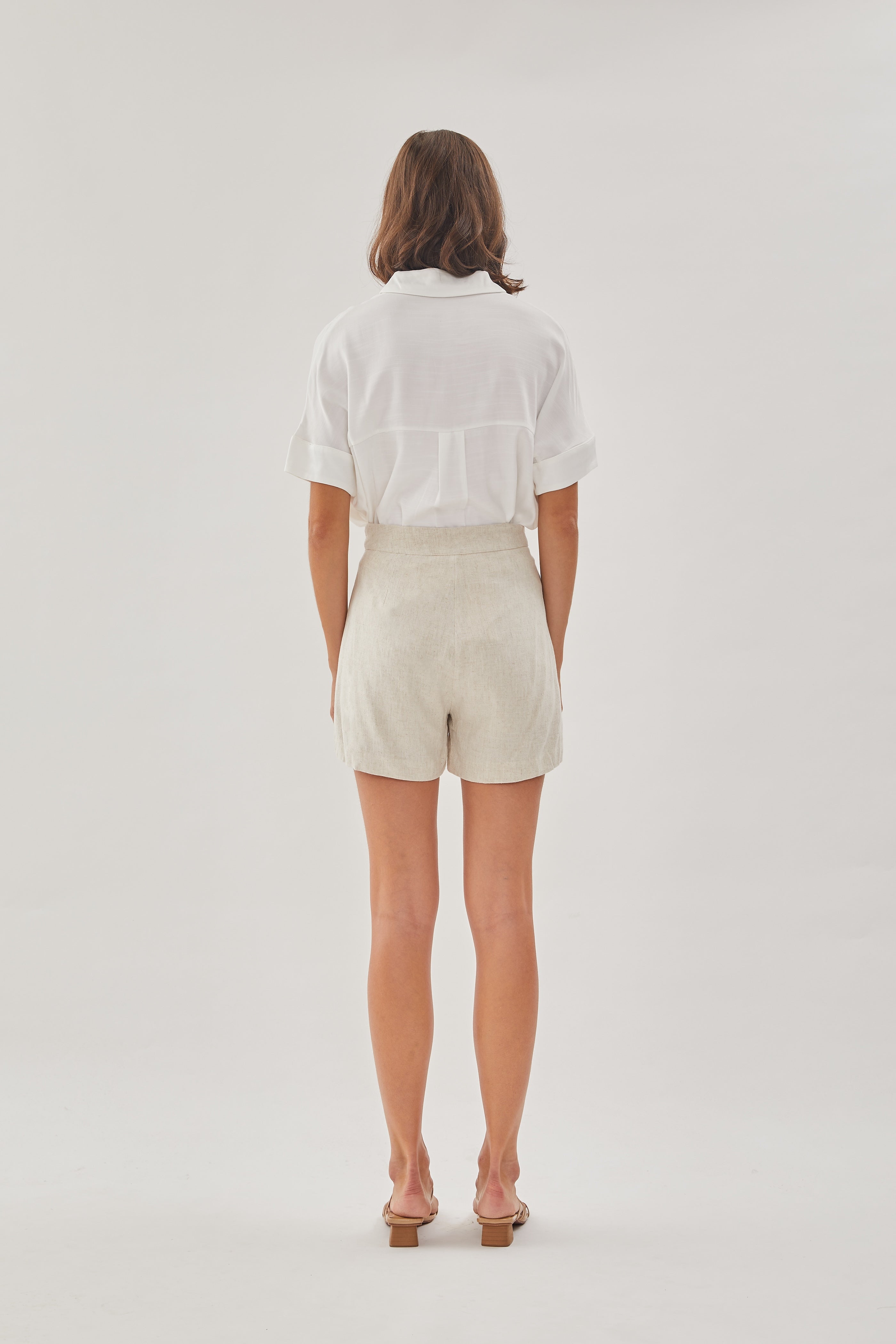 Linen Shorts in Oatmeal