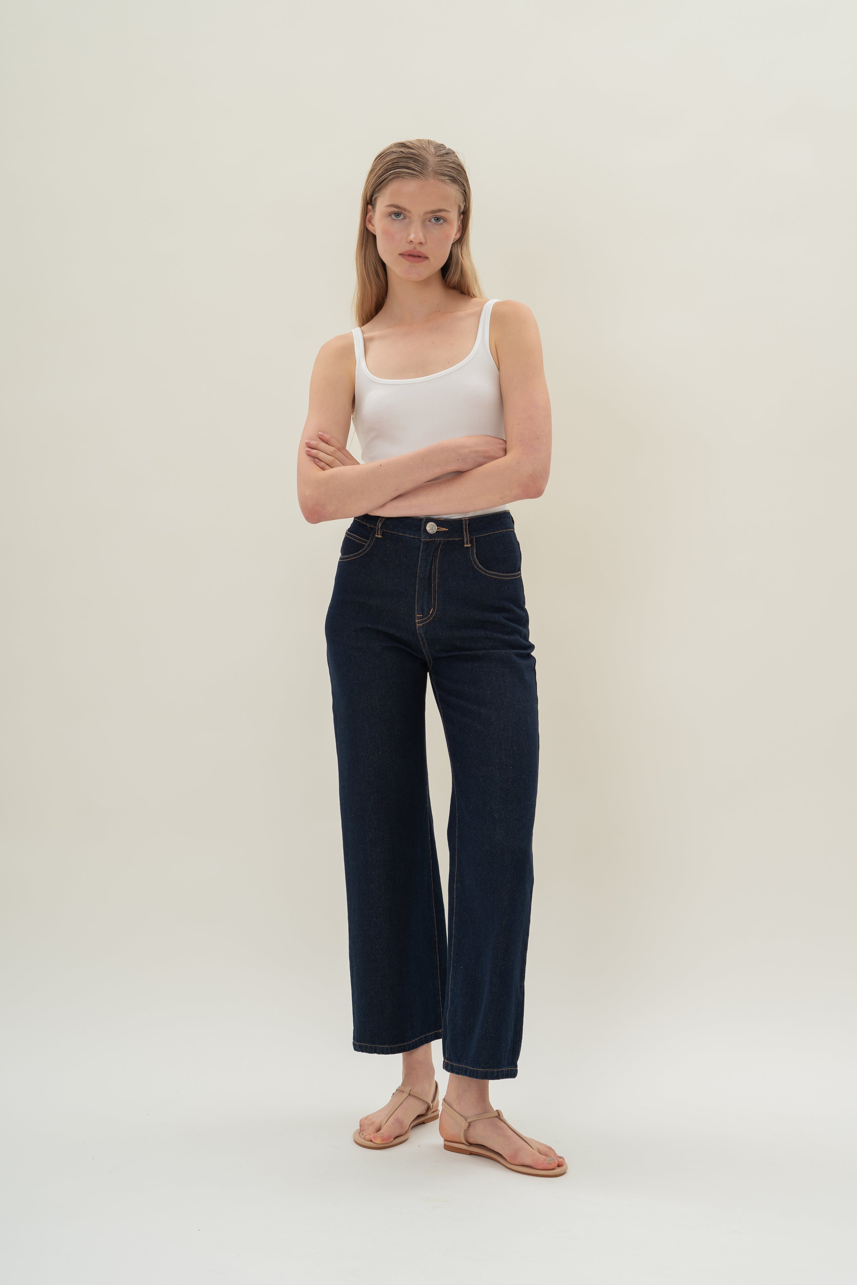 Studios Classic Straight Cut Jeans in Dark Wash