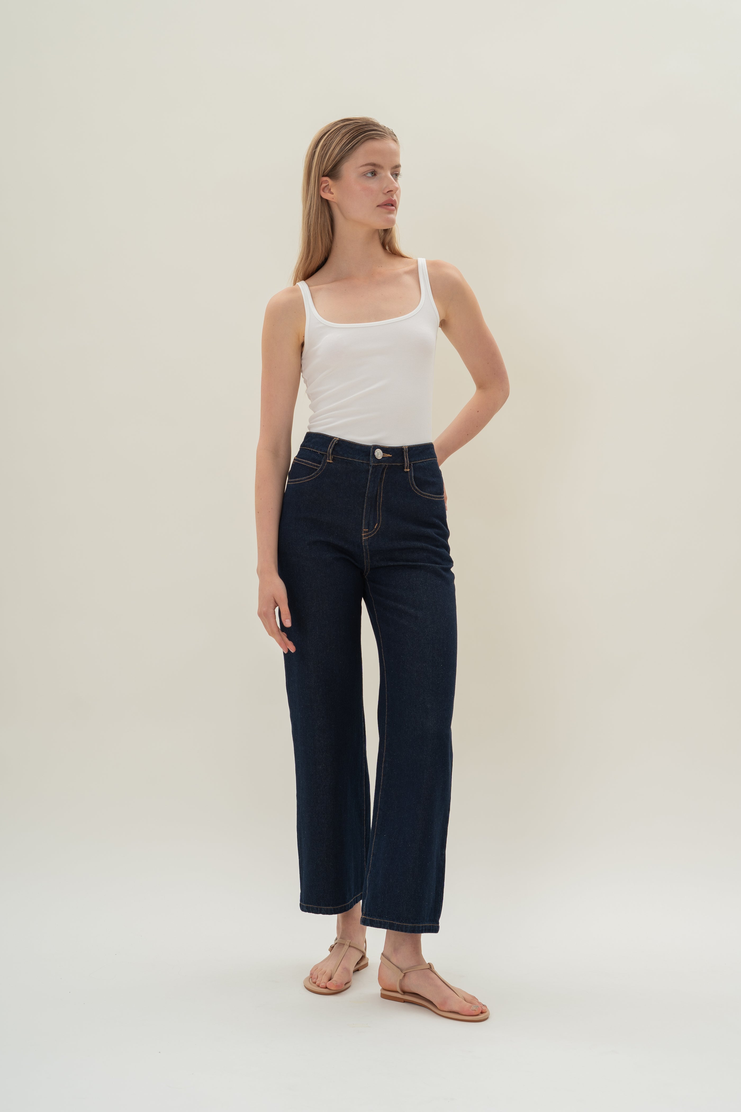 Studios Classic Straight Cut Jeans in Dark Wash