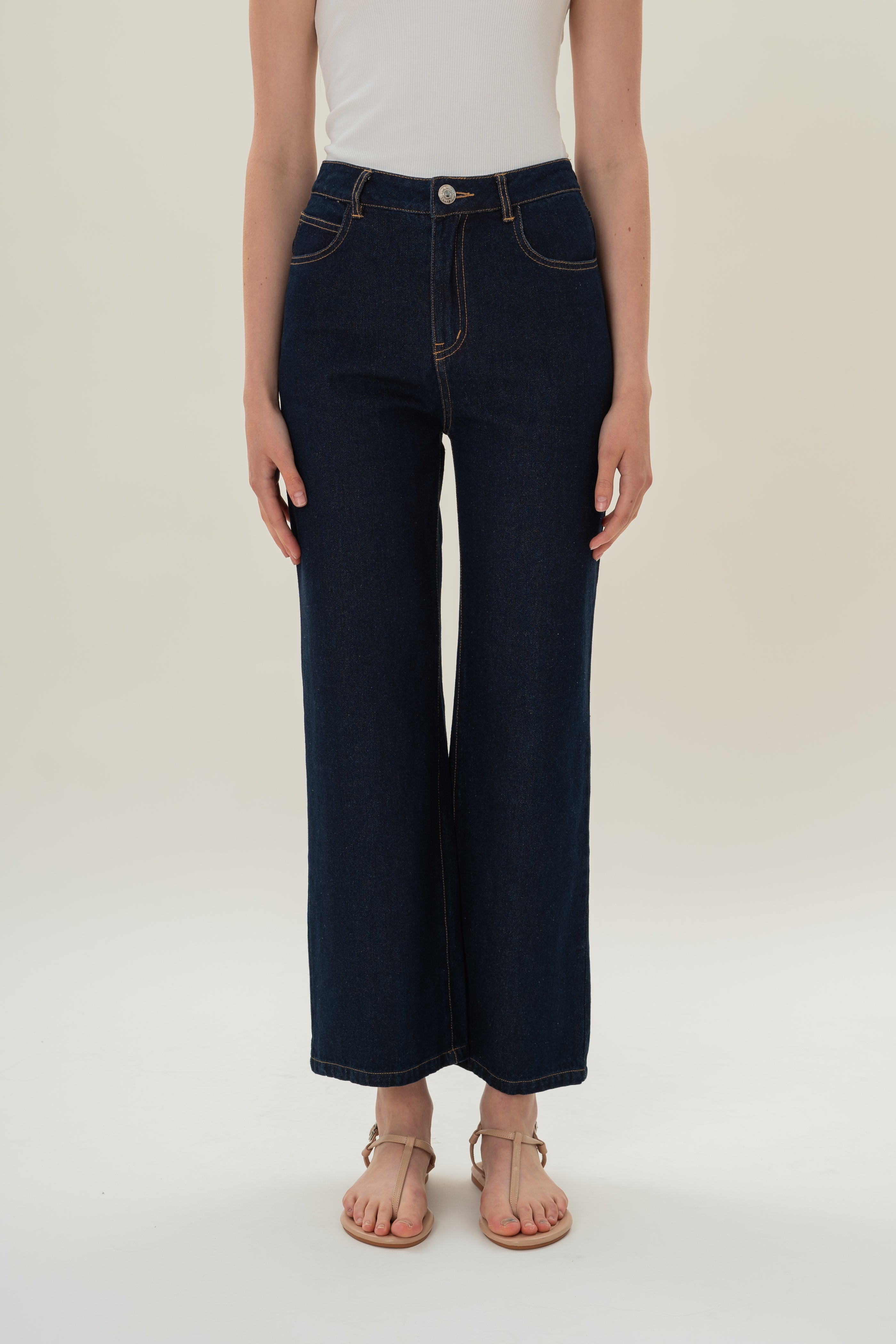 Studios Classic Straight Cut Jeans in Dark Wash