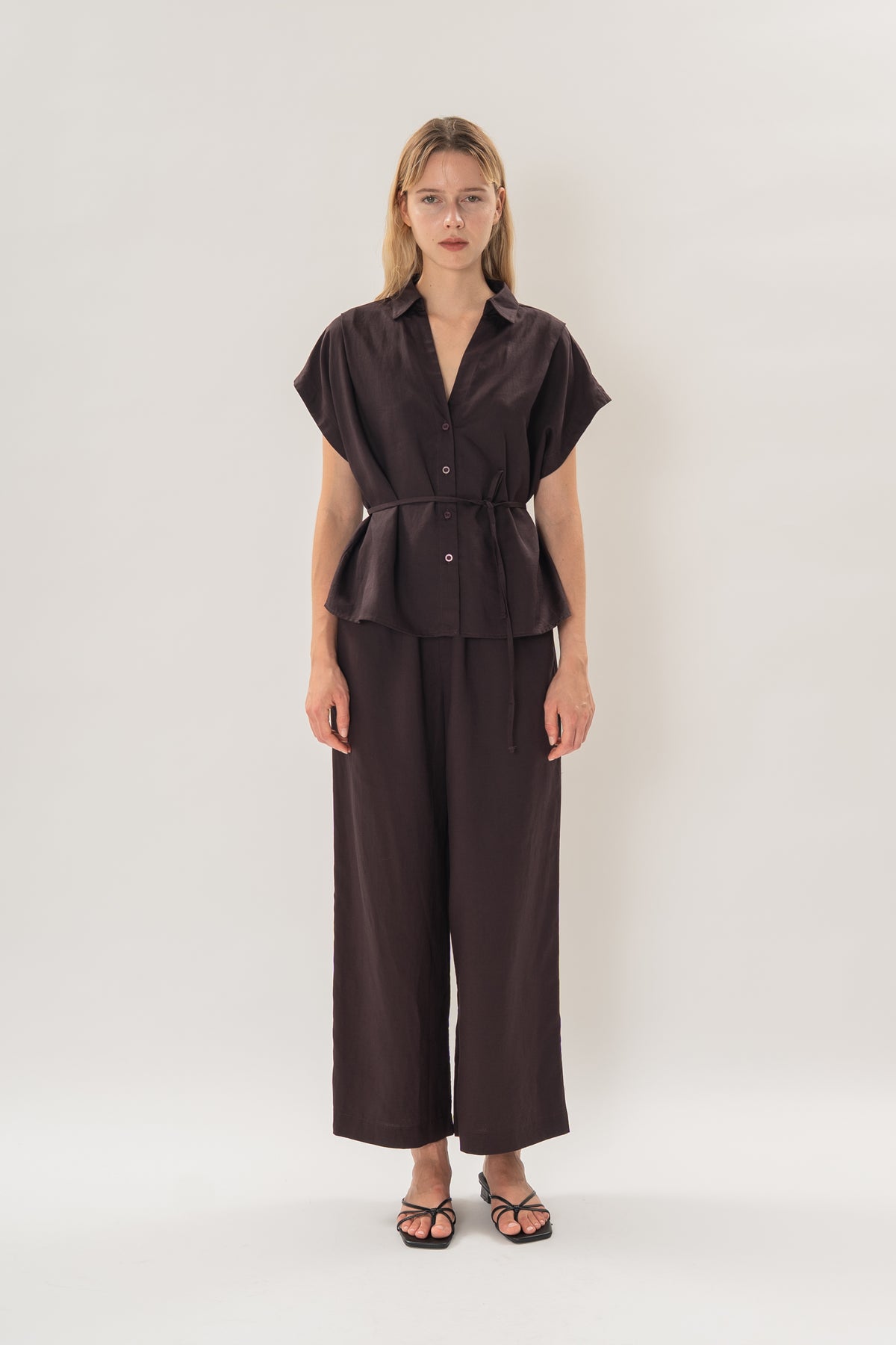 Collared Short Sleeve Waist Tie Top in Deep Umber