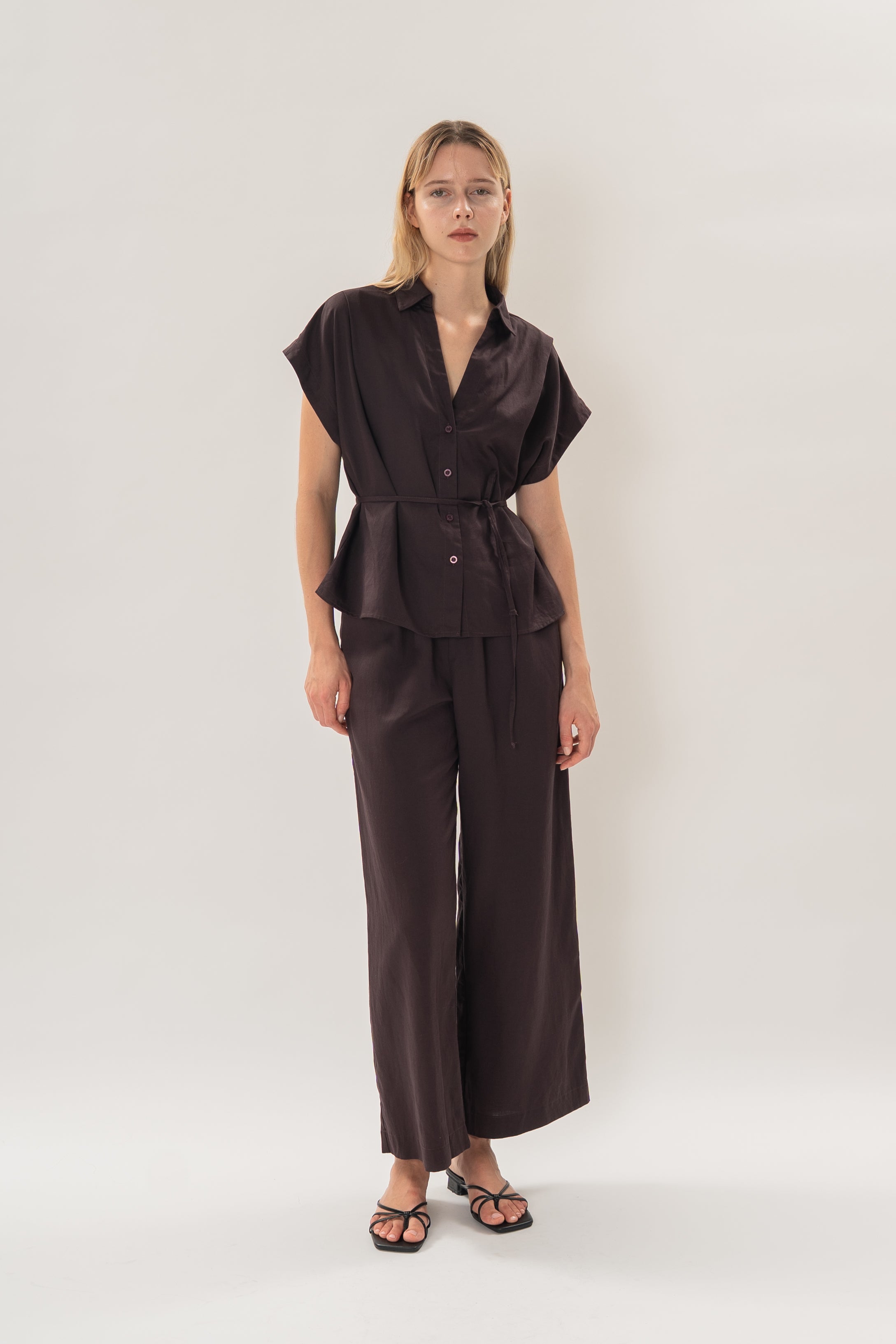 Collared Short Sleeve Waist Tie Top in Deep Umber
