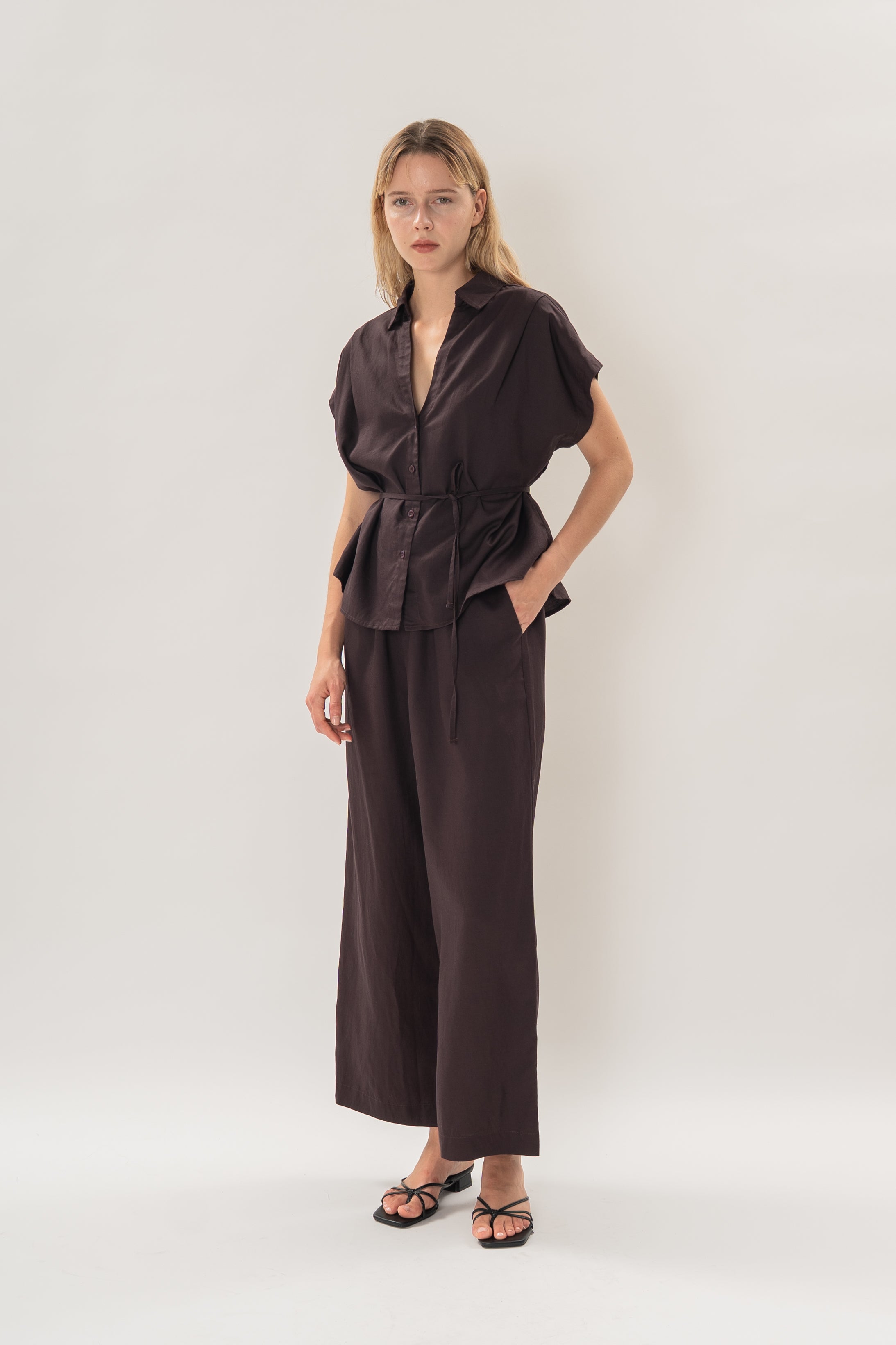 Collared Short Sleeve Waist Tie Top in Deep Umber