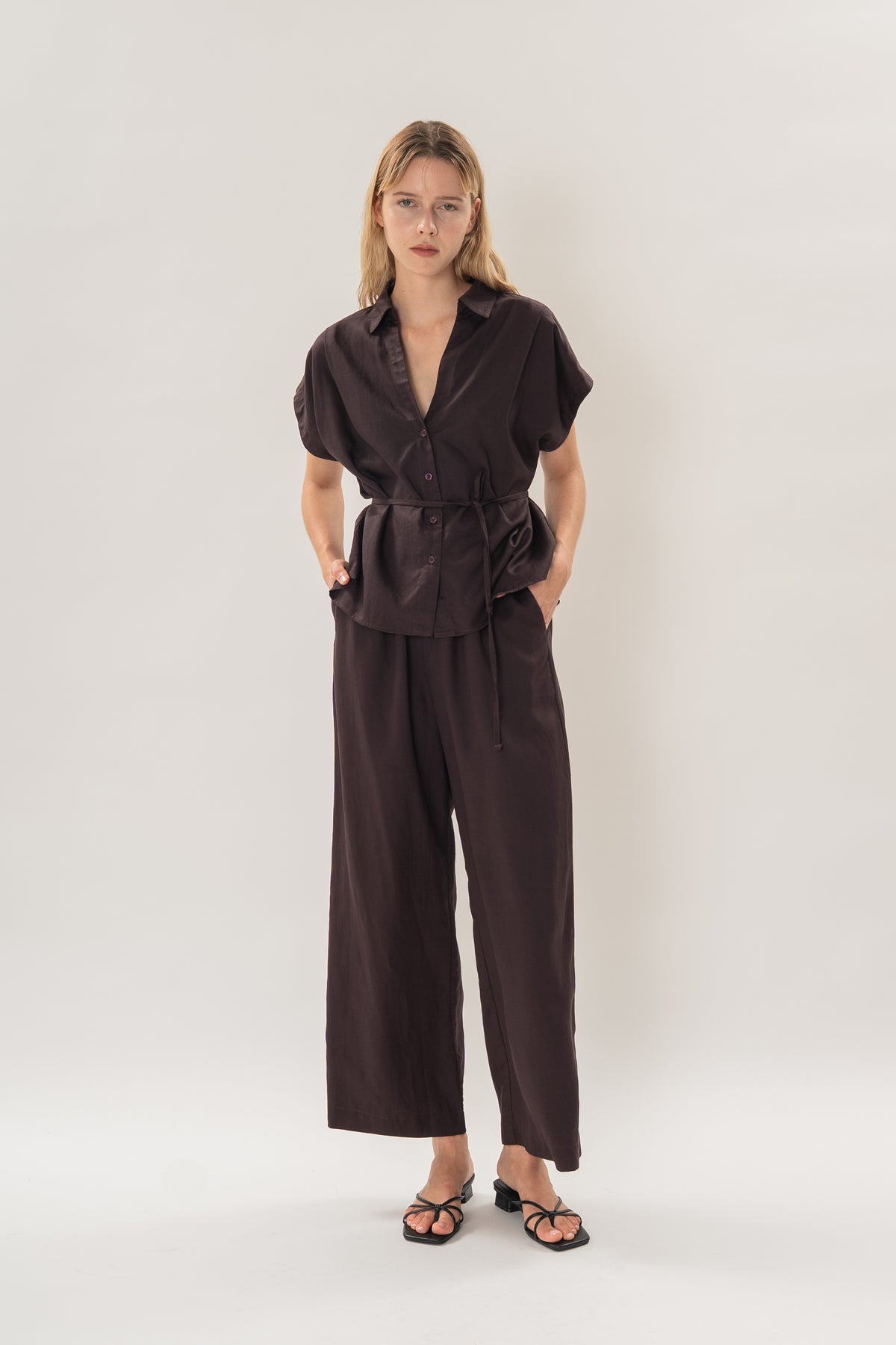 Collared Short Sleeve Waist Tie Top in Deep Umber