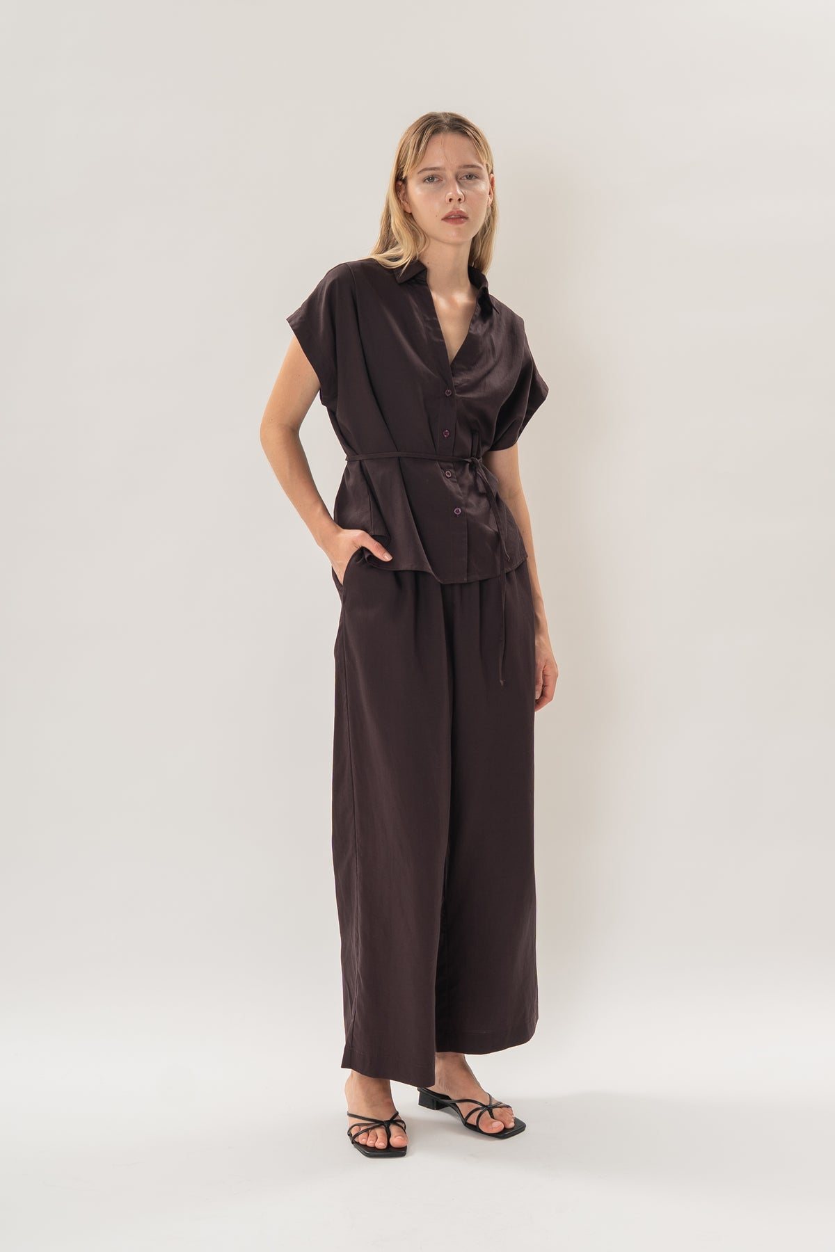Collared Short Sleeve Waist Tie Top in Deep Umber