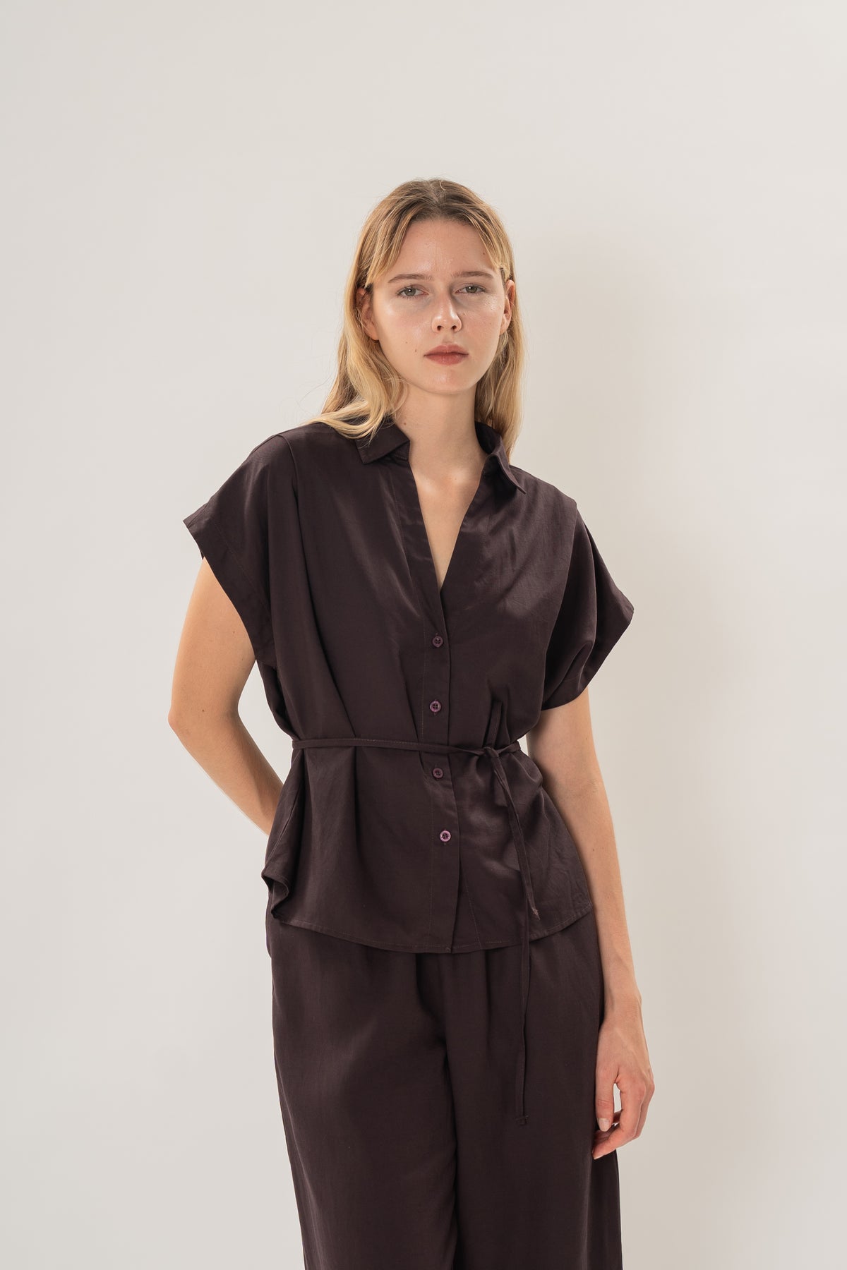 Collared Short Sleeve Waist Tie Top in Deep Umber