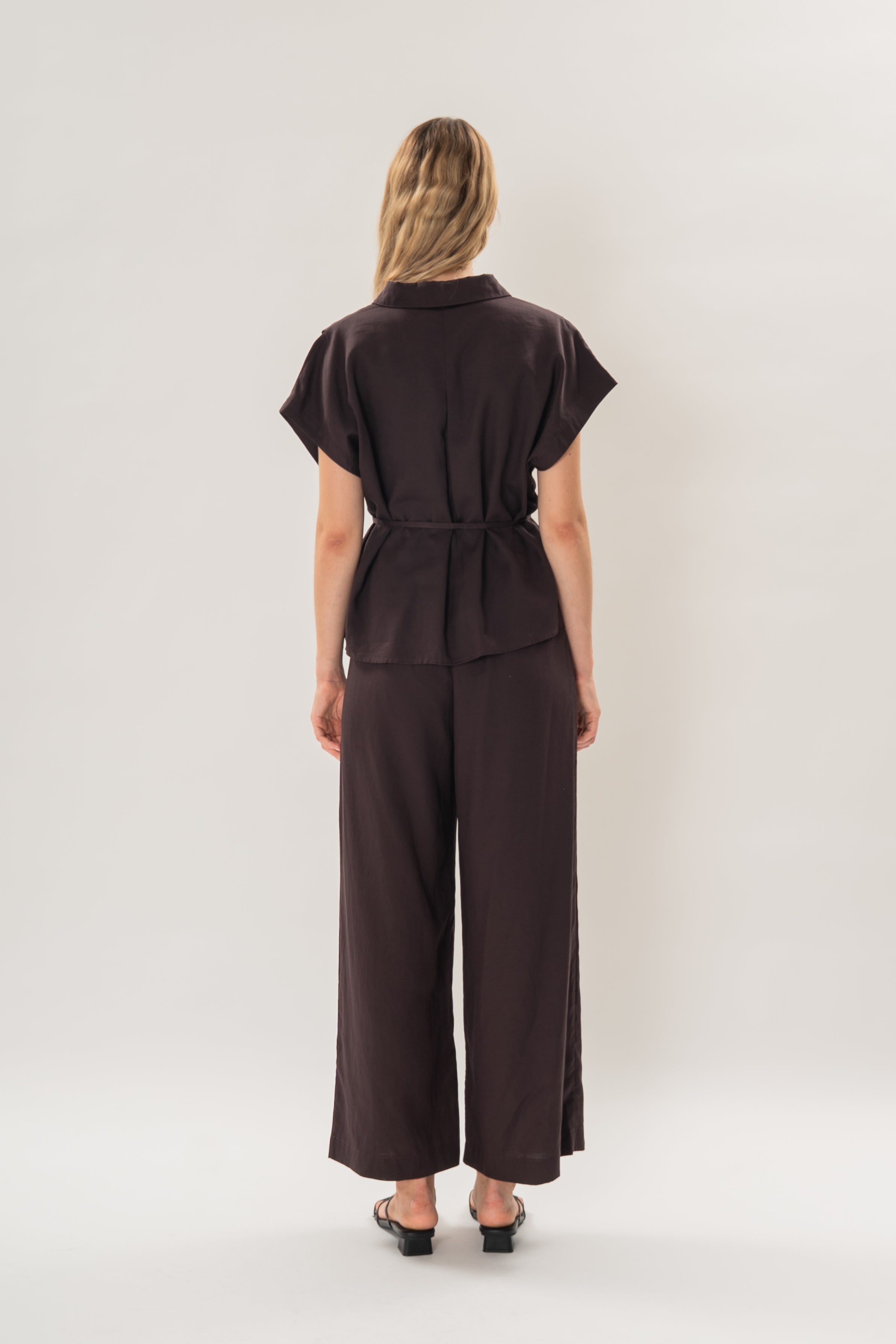 Collared Short Sleeve Waist Tie Top in Deep Umber