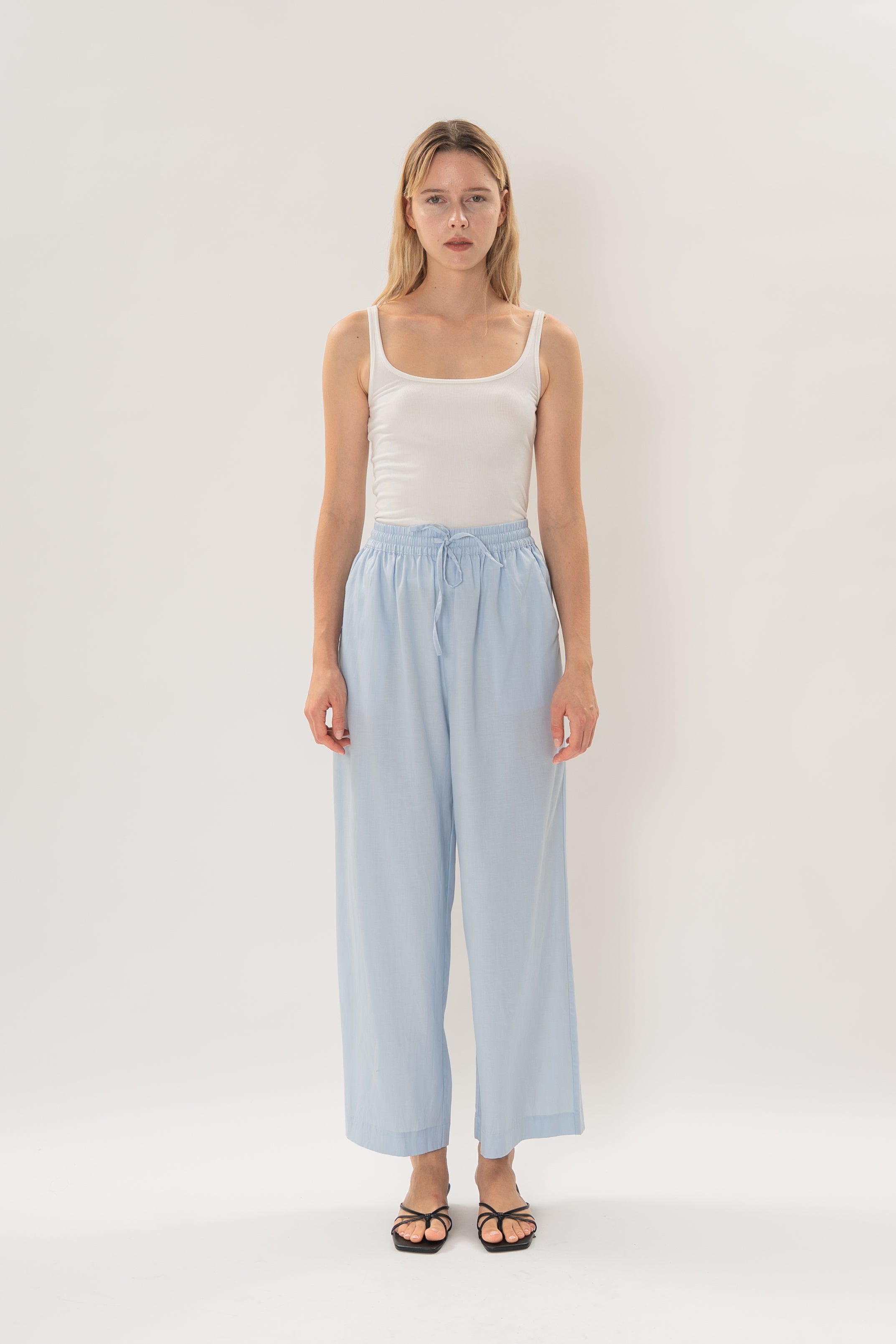 Linen Relaxed Straight-Leg Pants in Mist Blue