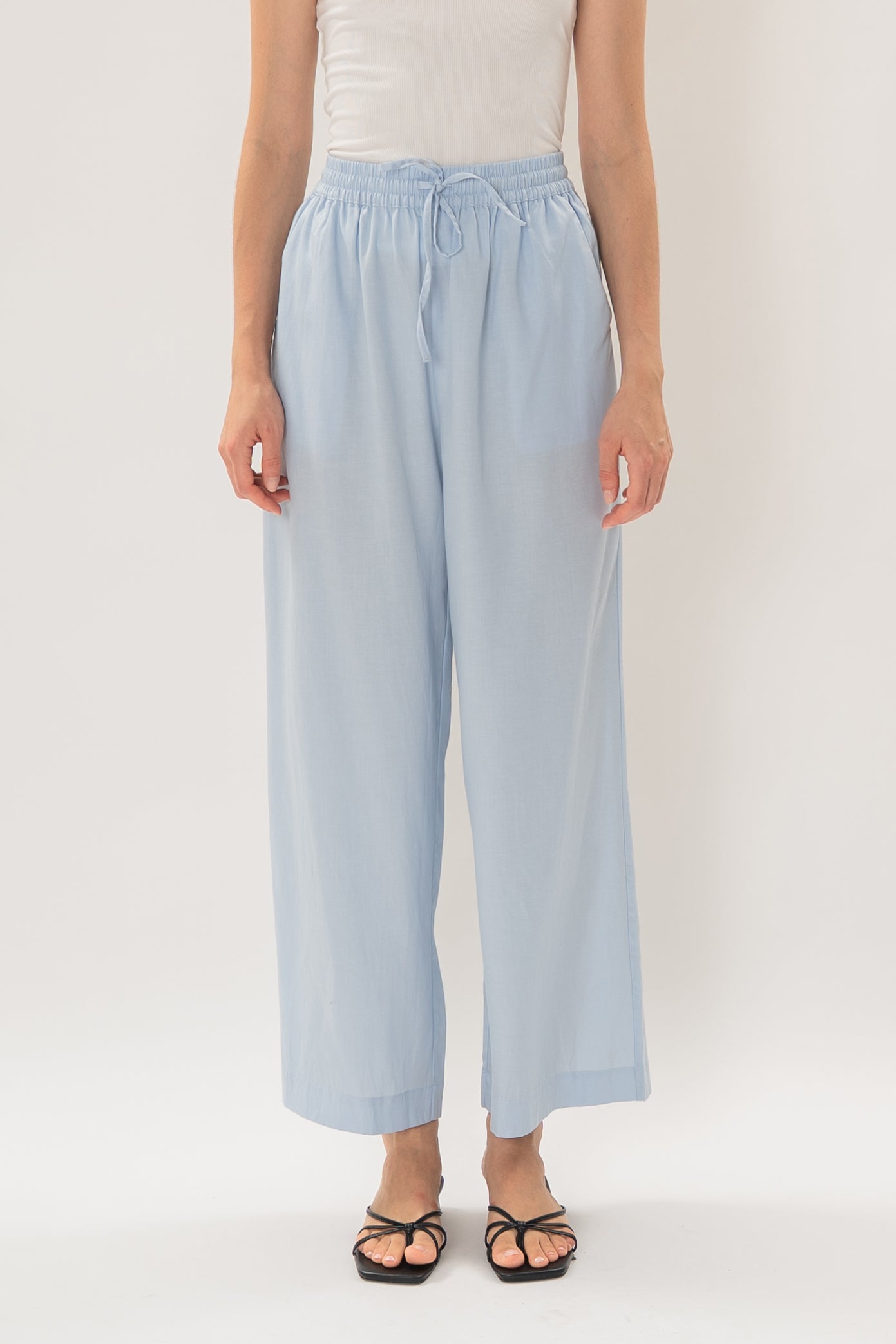 Linen Relaxed Straight-Leg Pants in Mist Blue