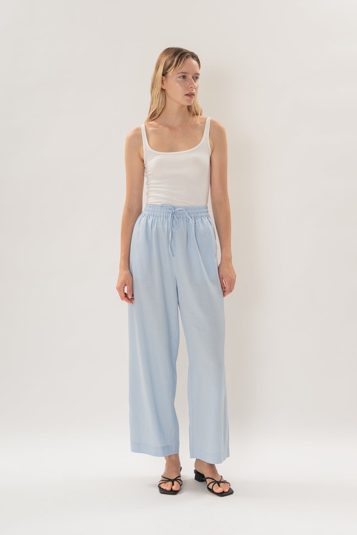 Linen Relaxed Straight-Leg Pants in Mist Blue