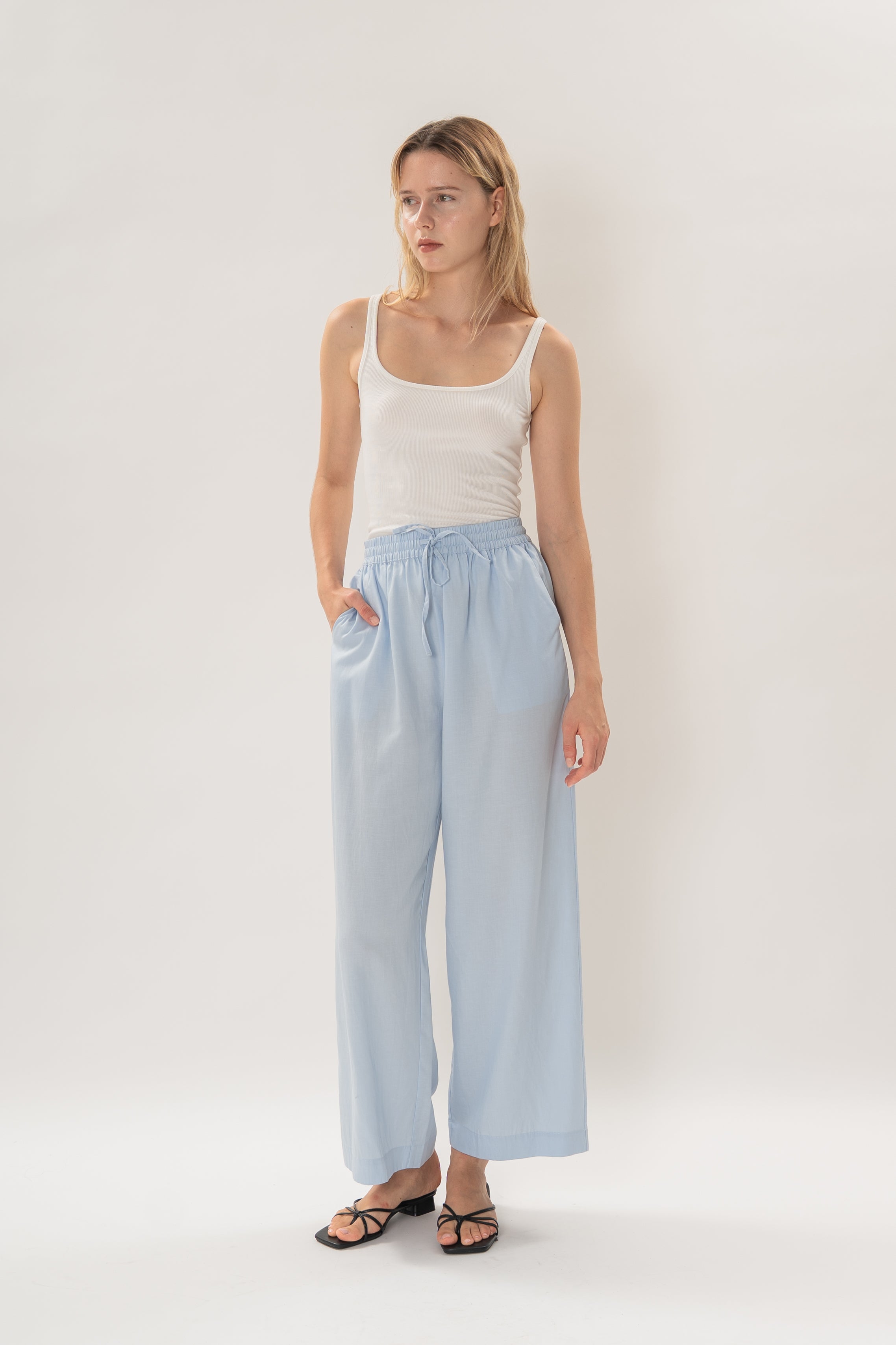 Linen Relaxed Straight-Leg Pants in Mist Blue