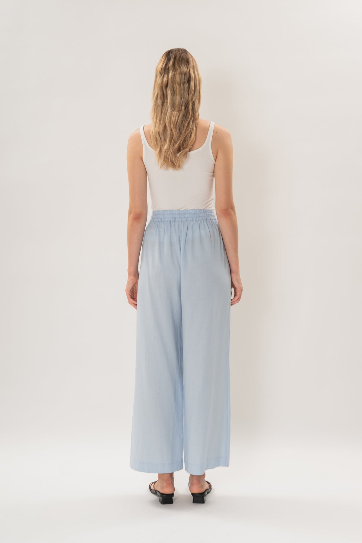 Linen Relaxed Straight-Leg Pants in Mist Blue
