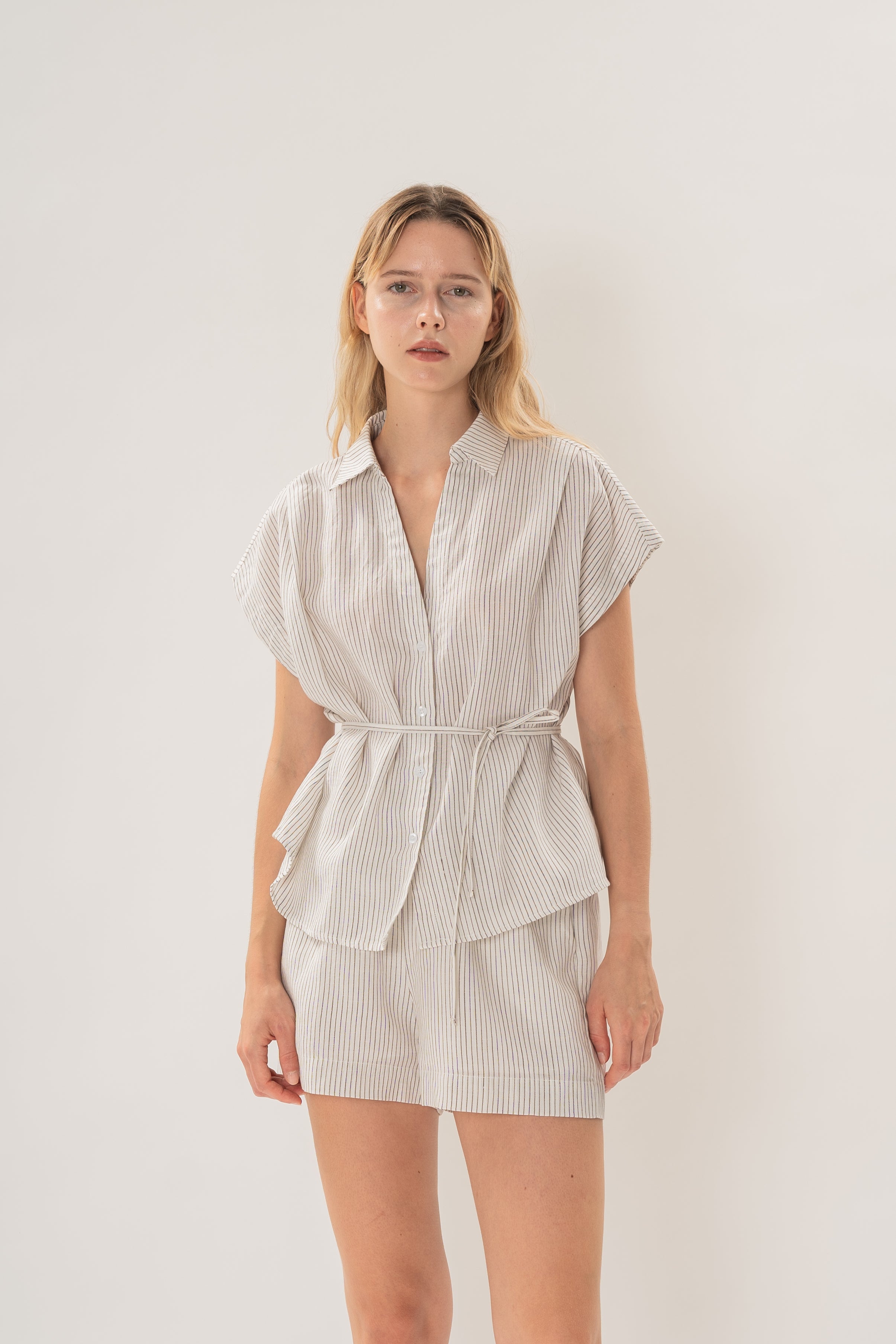 Linen Relaxed Gathered Waist Shorts in White Stripes