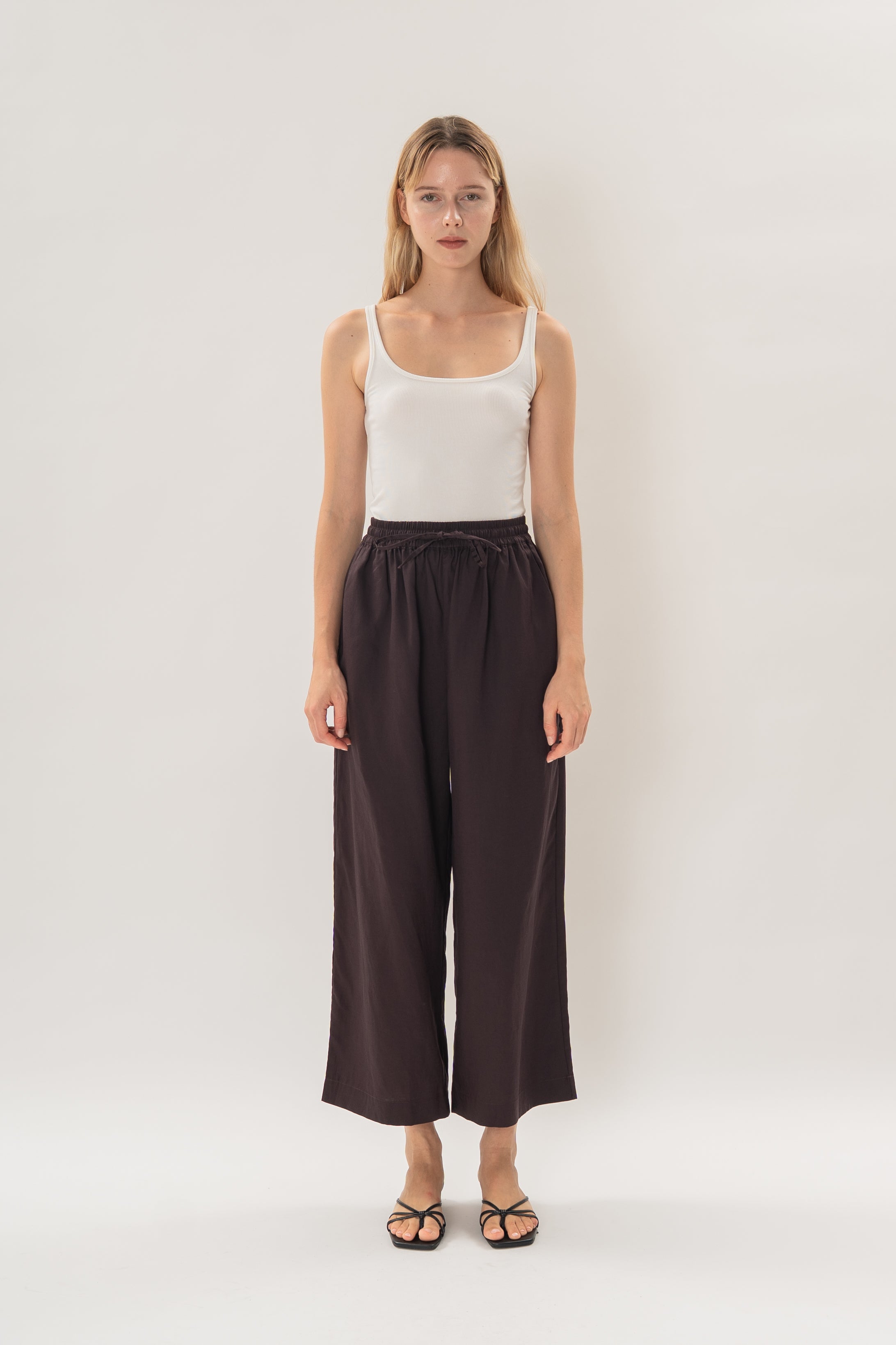 Petite Linen Relaxed Straight-Leg Pants in Deep Umber