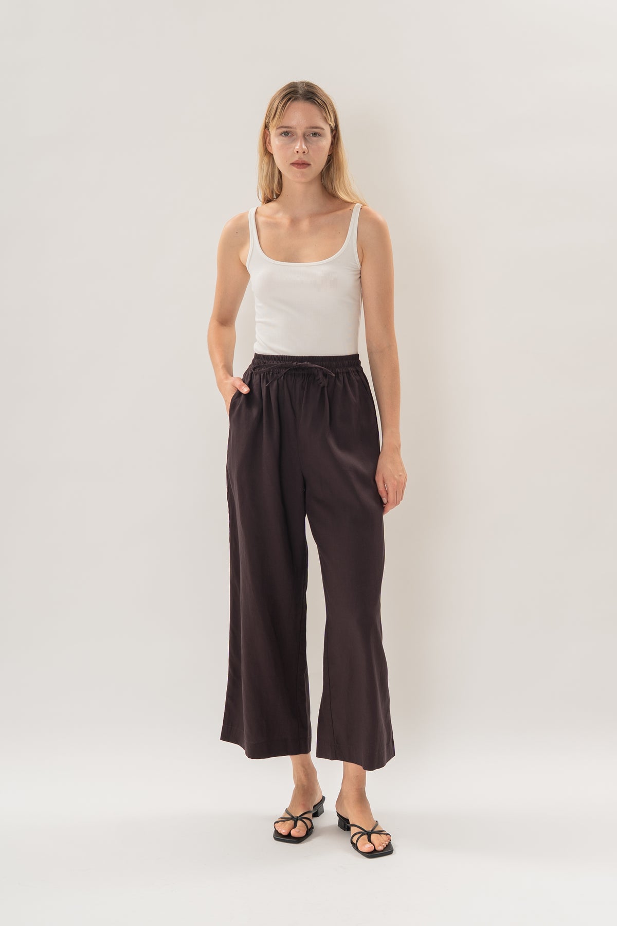 Petite Linen Relaxed Straight-Leg Pants in Deep Umber