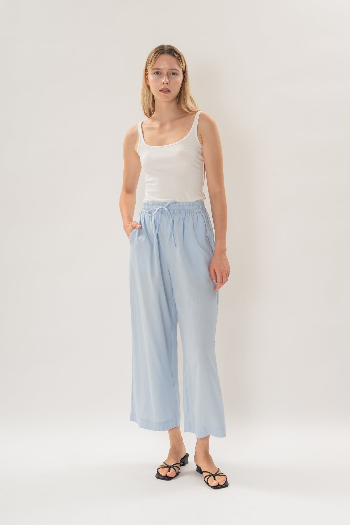 Petite Linen Relaxed Straight-Leg Pants in MIst Blue