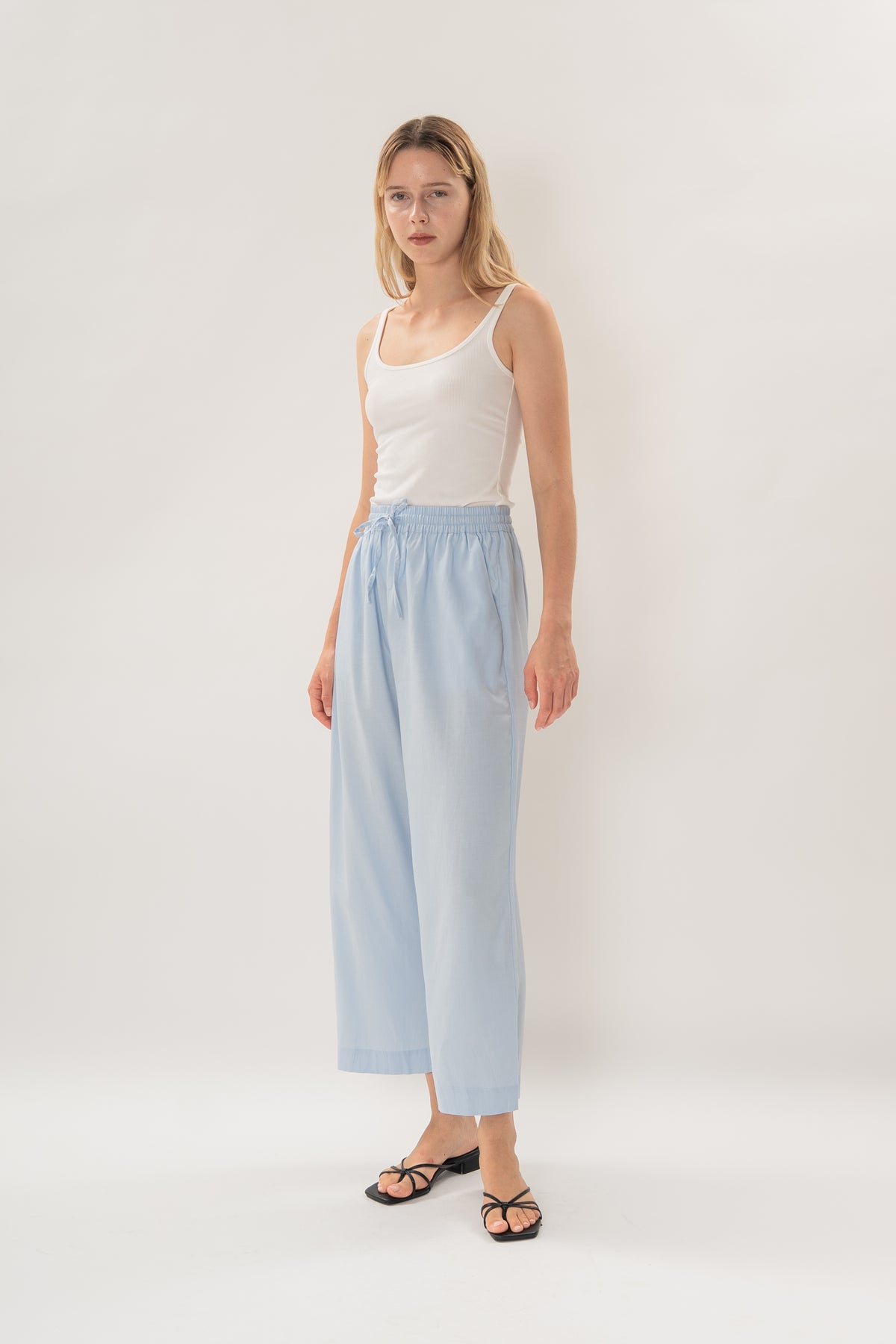 Petite Linen Relaxed Straight-Leg Pants in MIst Blue