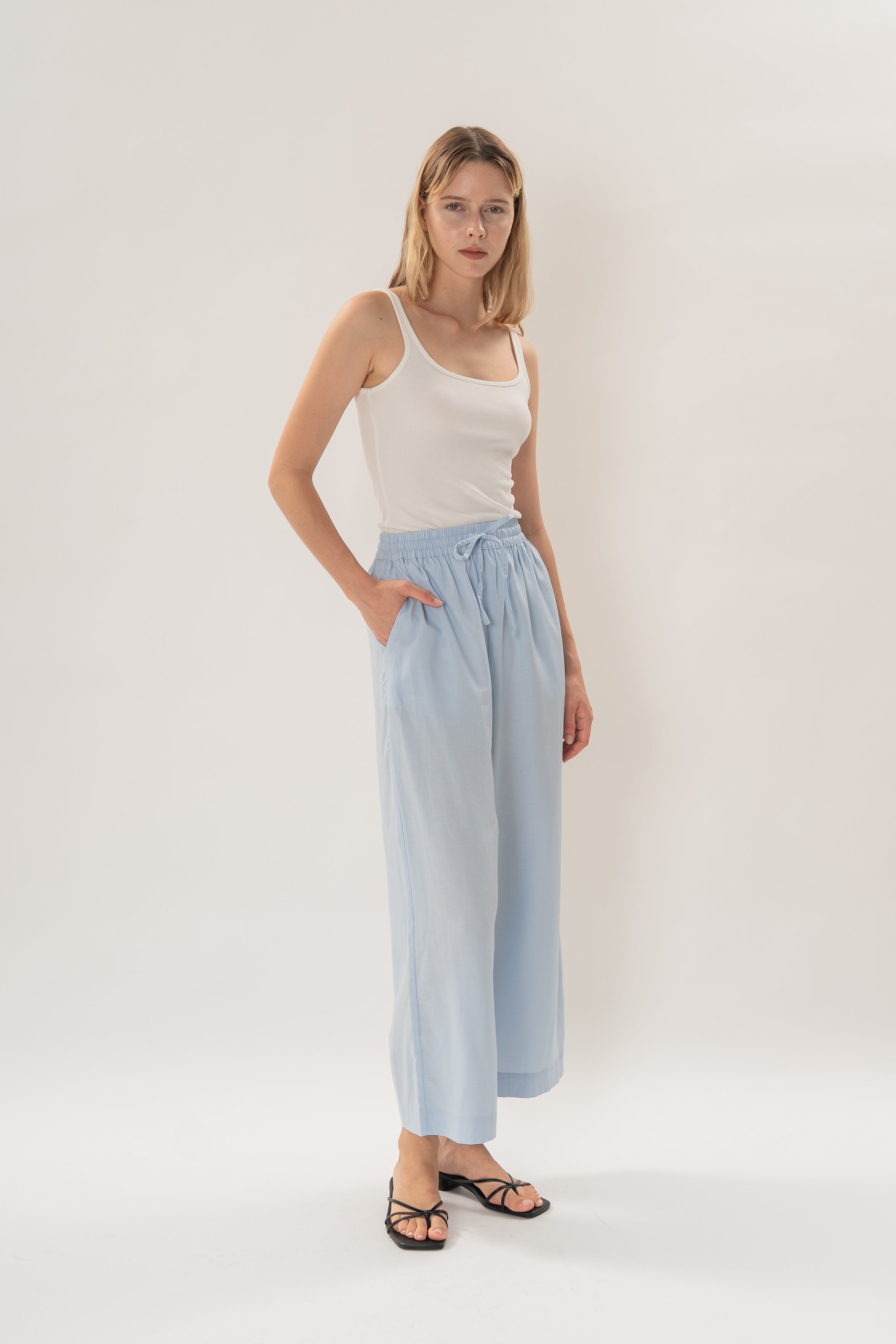 Petite Linen Relaxed Straight-Leg Pants in MIst Blue