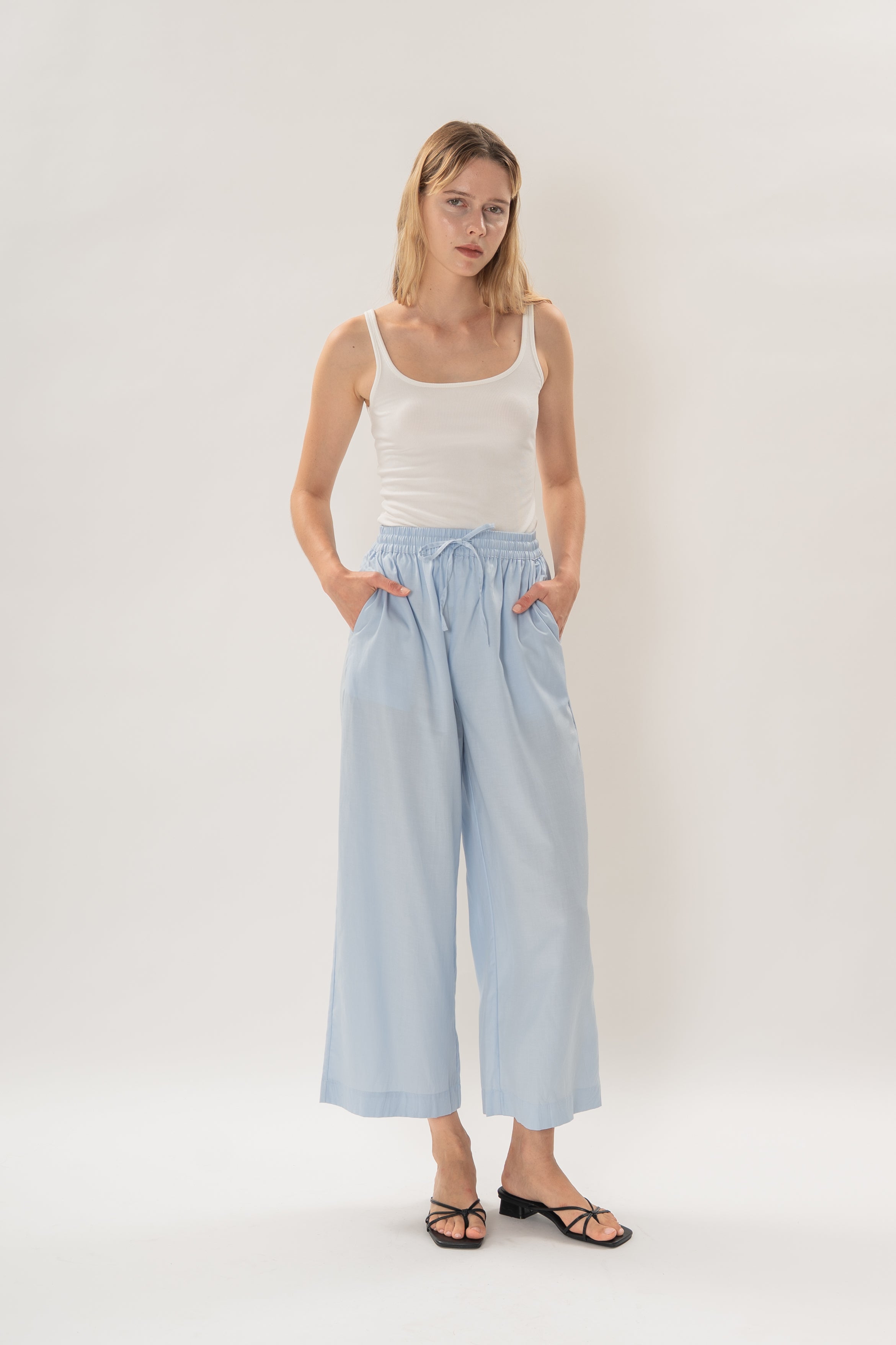 Petite Linen Relaxed Straight-Leg Pants in MIst Blue
