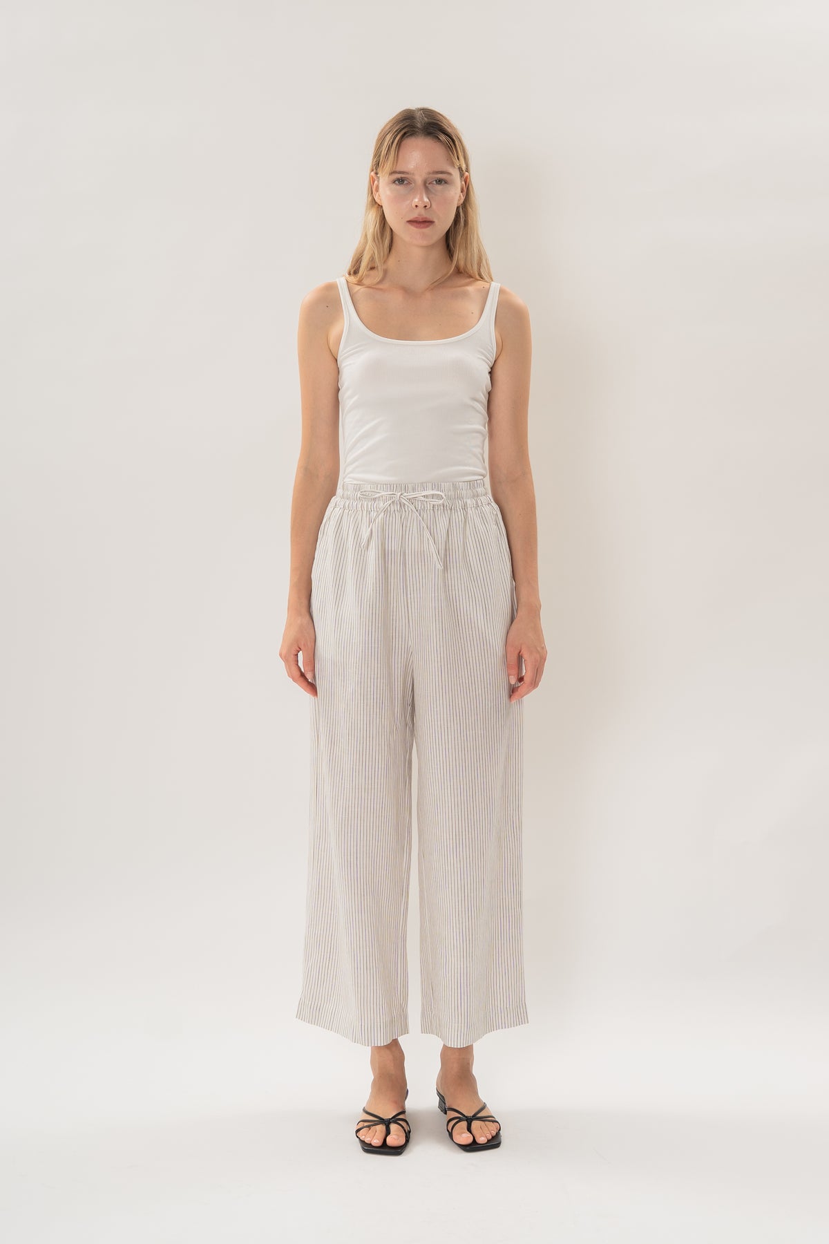 Petite Linen Relaxed Straight-Leg Pants in White Stripes