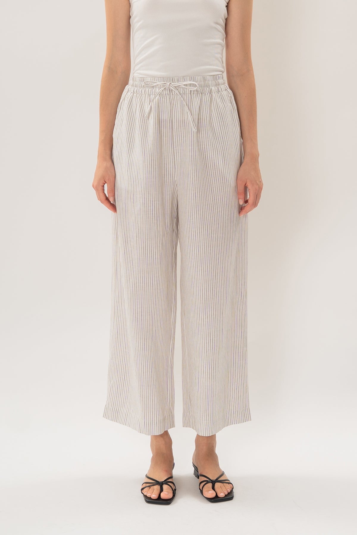 Petite Linen Relaxed Straight-Leg Pants in White Stripes
