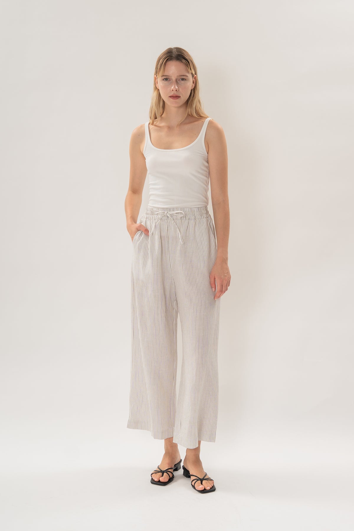 Petite Linen Relaxed Straight-Leg Pants in White Stripes