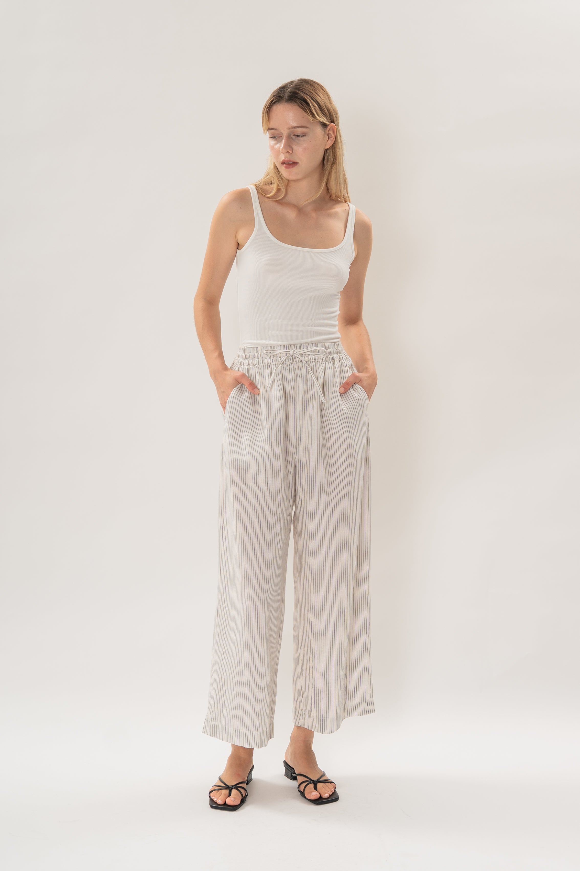 Petite Linen Relaxed Straight-Leg Pants in White Stripes
