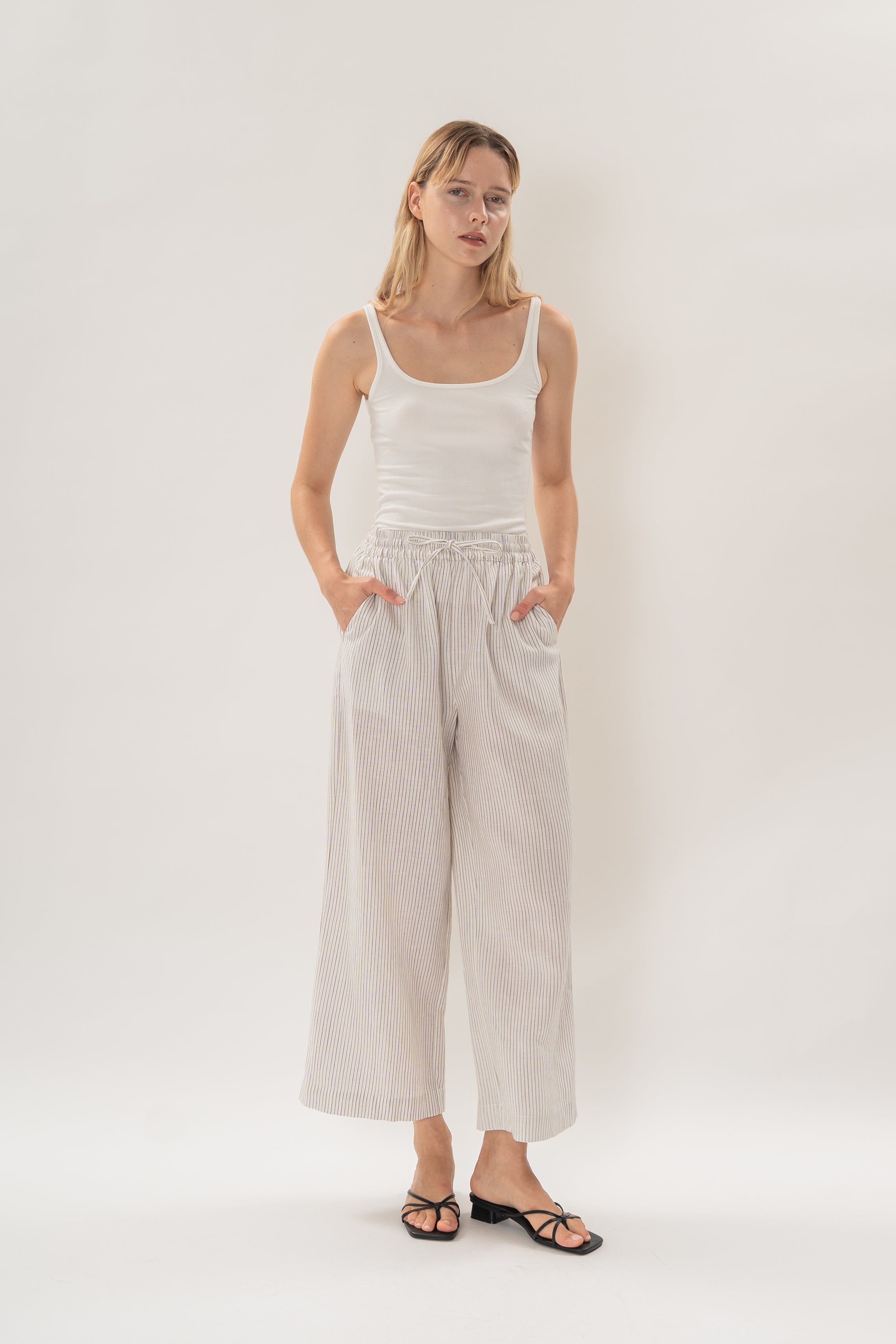 Petite Linen Relaxed Straight-Leg Pants in White Stripes